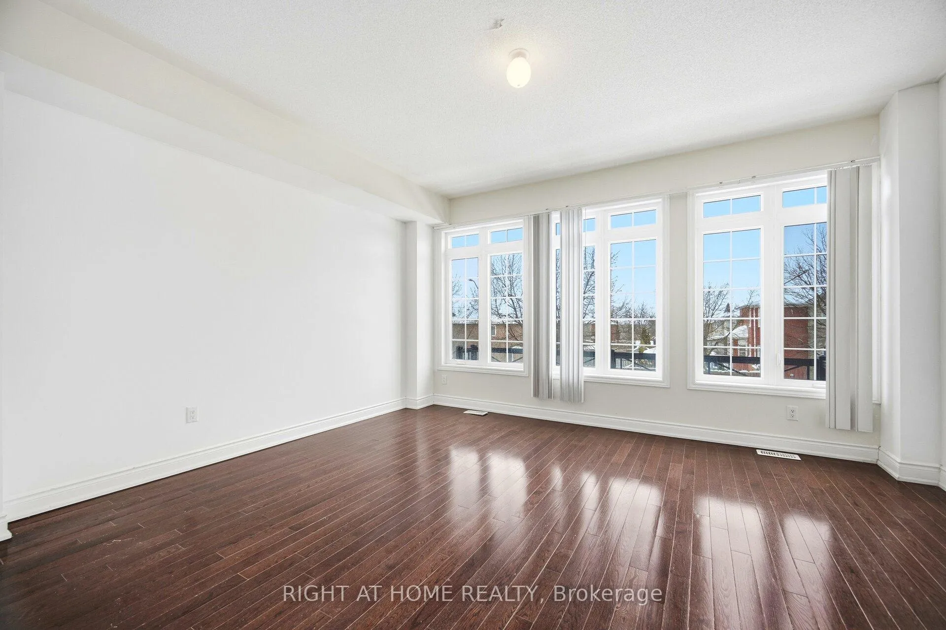 Photo 14 of 7114 Triumph Lane, Mississauga, Lisgar — HOMEH