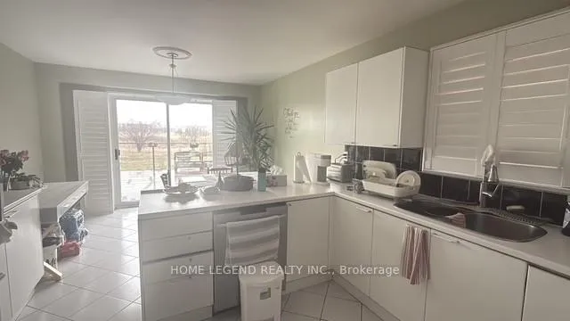 Photo 8 of 61 Redondo Drive, Vaughan, Beverley Glen — HOMEH
