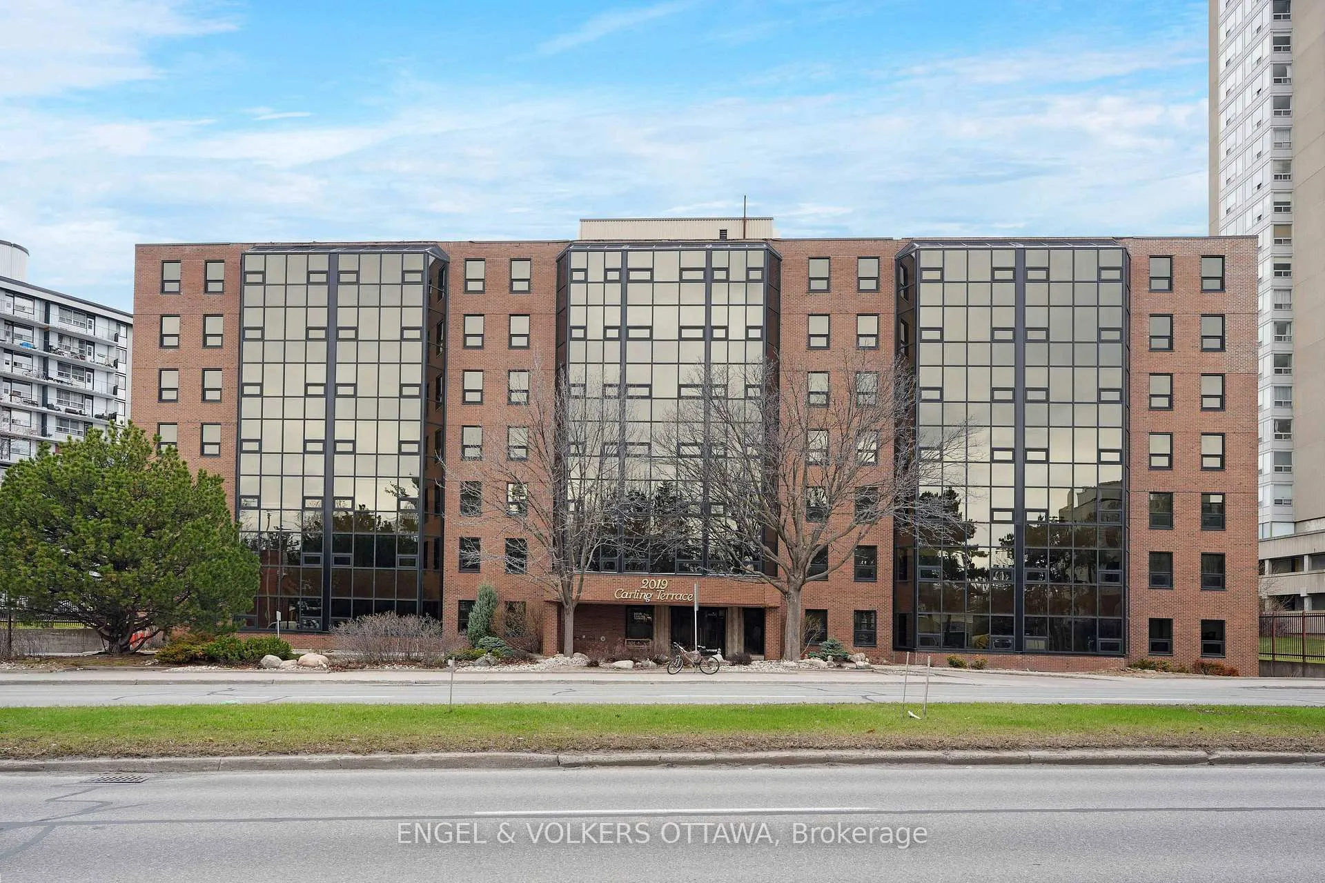Front of Unit 505, 2019 Carling Avenue