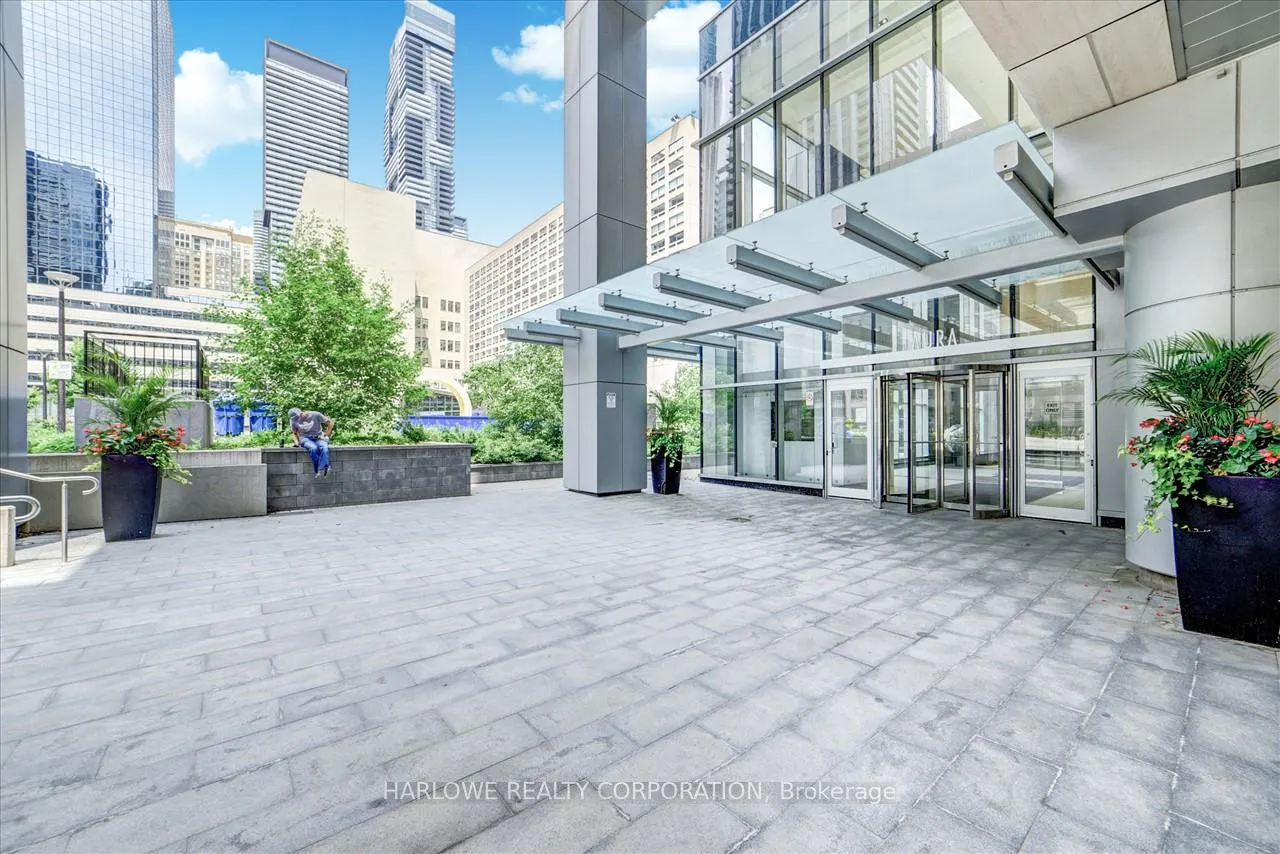 Photo 2 of Unit 824, 386 Yonge Street, Toronto, Bay Street Corridor — HOMEH