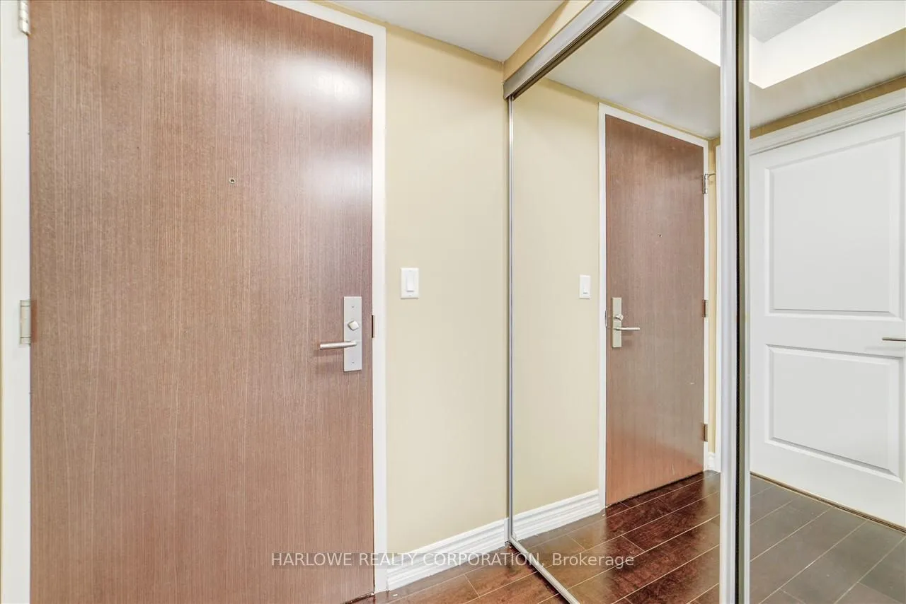 Photo 5 of Unit 824, 386 Yonge Street, Toronto, Bay Street Corridor — HOMEH