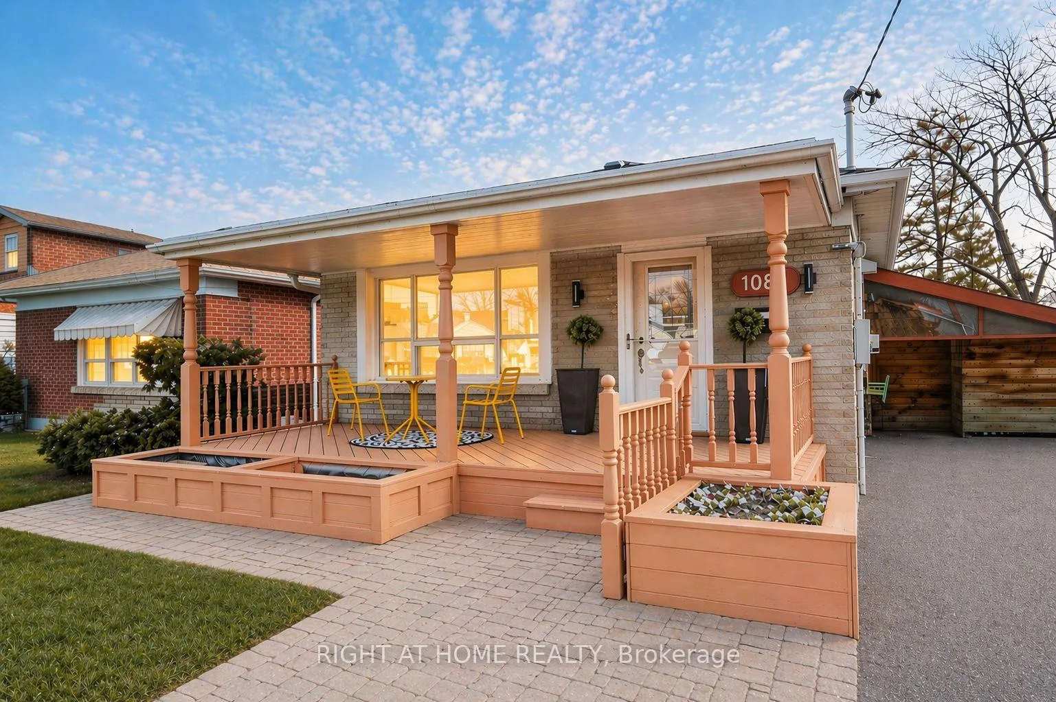 Photo 1 of 1083 Pharmacy Avenue, Scarborough, Wexford-Maryvale — HOMEH