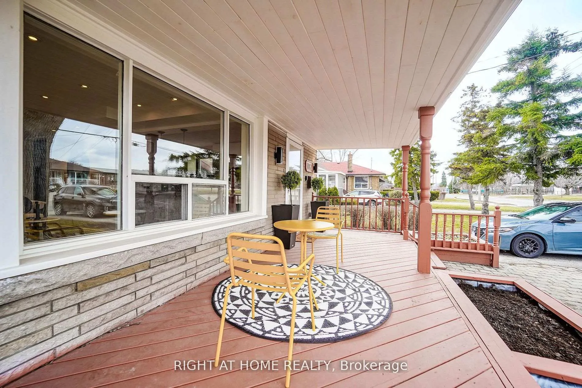 Photo 3 of 1083 Pharmacy Avenue, Scarborough, Wexford-Maryvale — HOMEH