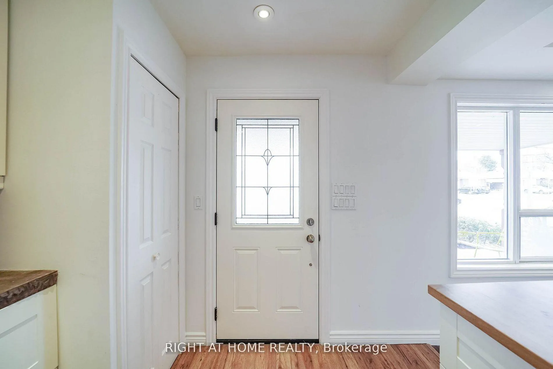 Photo 8 of 1083 Pharmacy Avenue, Scarborough, Wexford-Maryvale — HOMEH