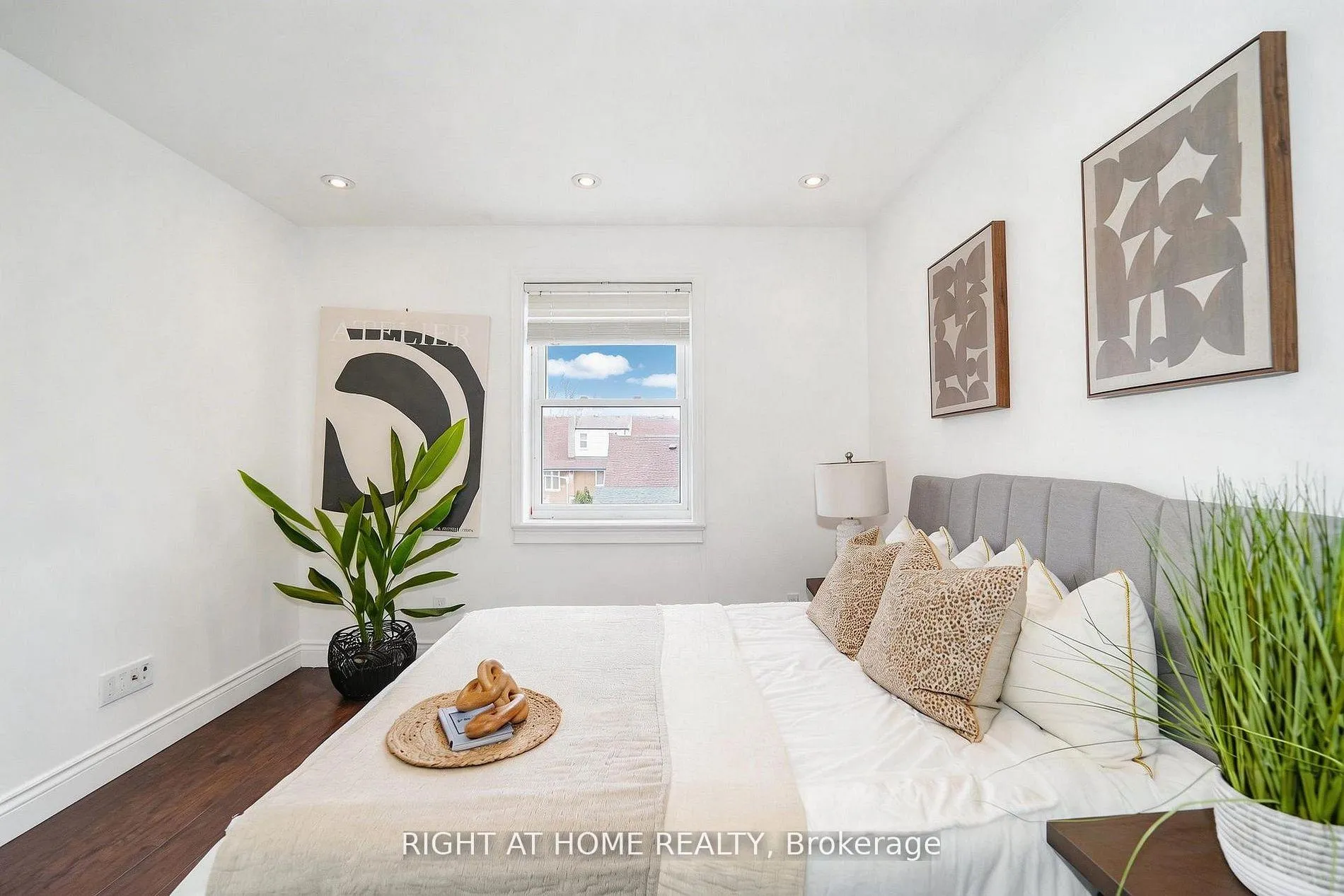 Photo 21 of 1083 Pharmacy Avenue, Scarborough, Wexford-Maryvale — HOMEH