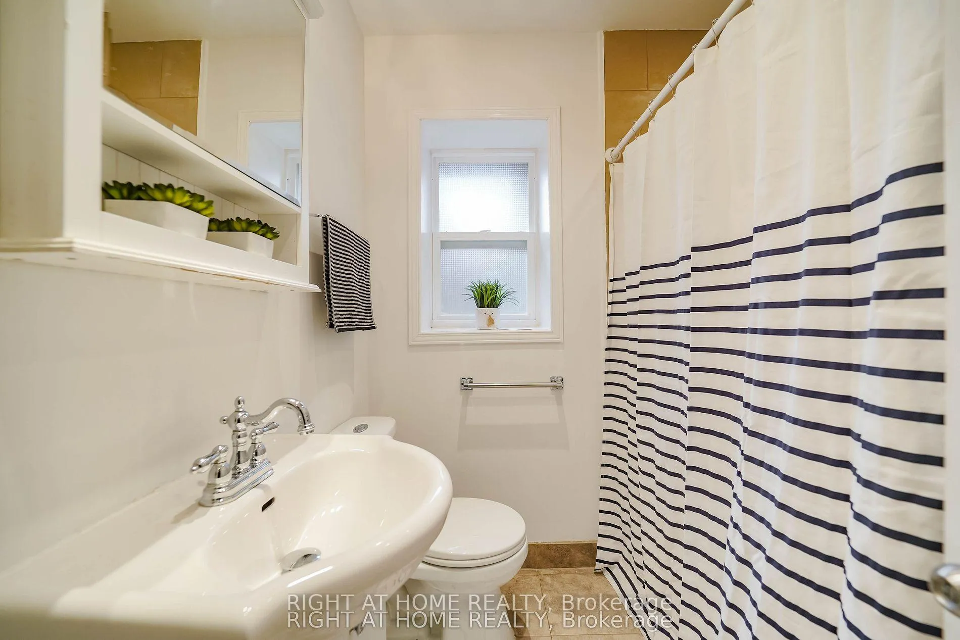 Photo 23 of 1083 Pharmacy Avenue, Scarborough, Wexford-Maryvale — HOMEH