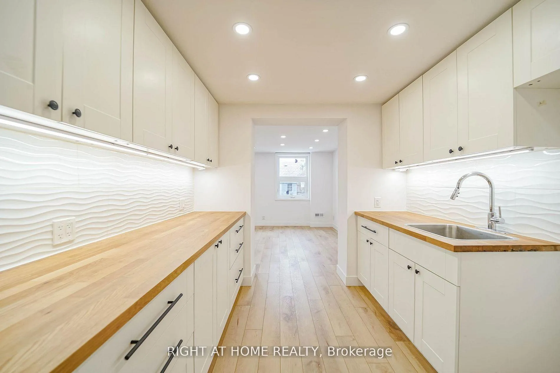 Photo 31 of 1083 Pharmacy Avenue, Scarborough, Wexford-Maryvale — HOMEH