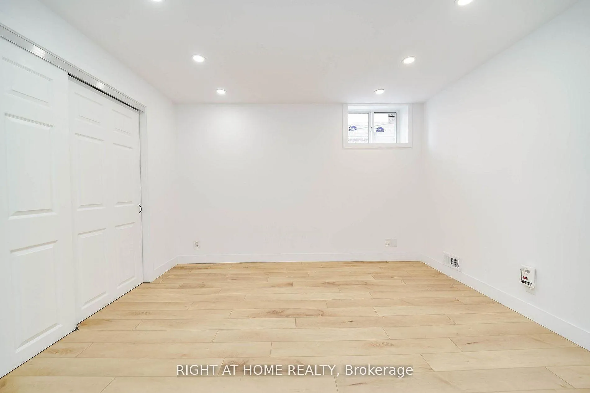 Photo 35 of 1083 Pharmacy Avenue, Scarborough, Wexford-Maryvale — HOMEH