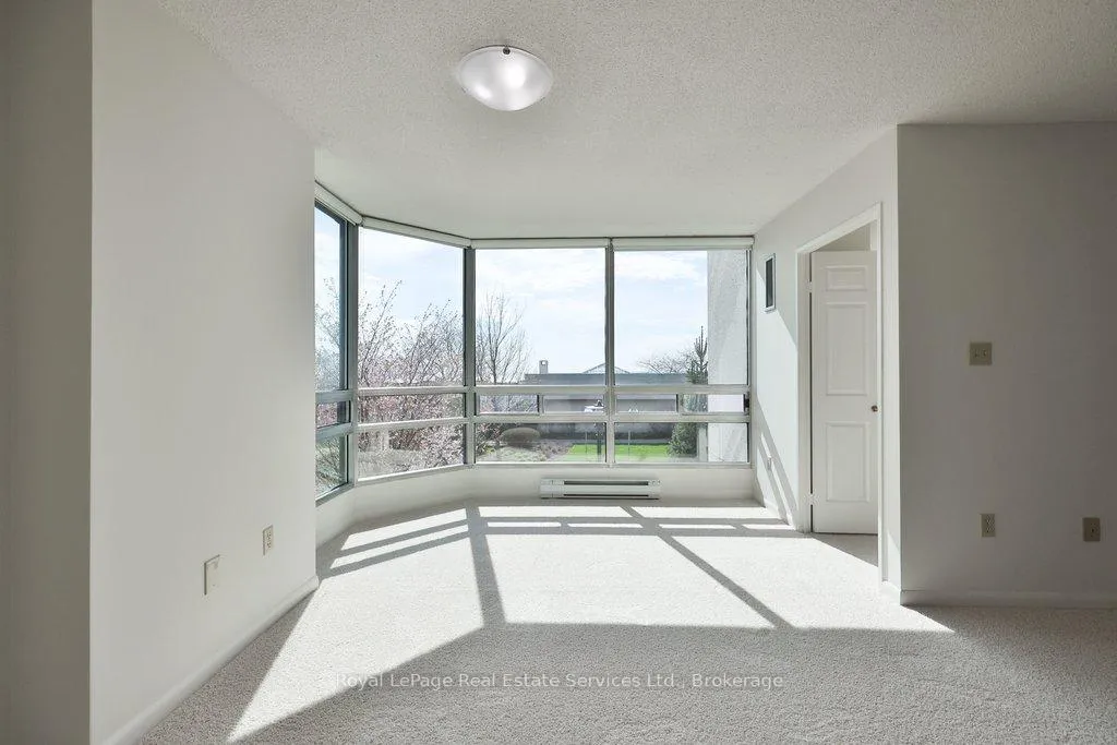 Photo 18 of Unit 208, 2180 Marine Drive, Oakville, Bronte — HOMEH