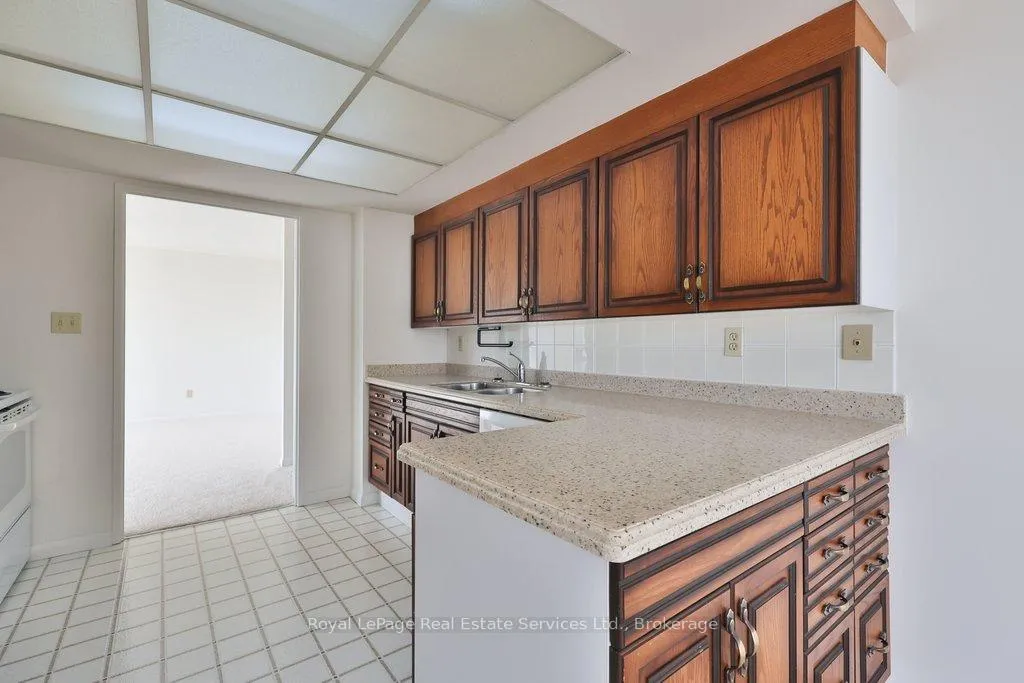 Photo 23 of Unit 208, 2180 Marine Drive, Oakville, Bronte — HOMEH