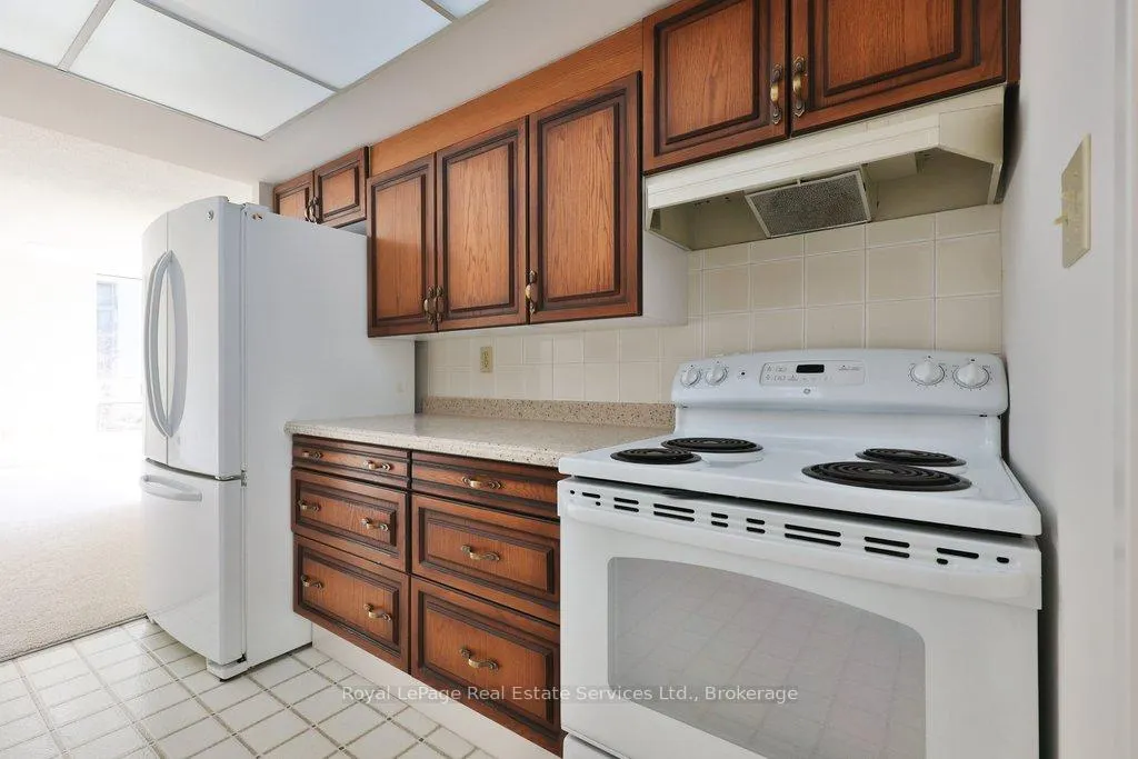 Photo 25 of Unit 208, 2180 Marine Drive, Oakville, Bronte — HOMEH