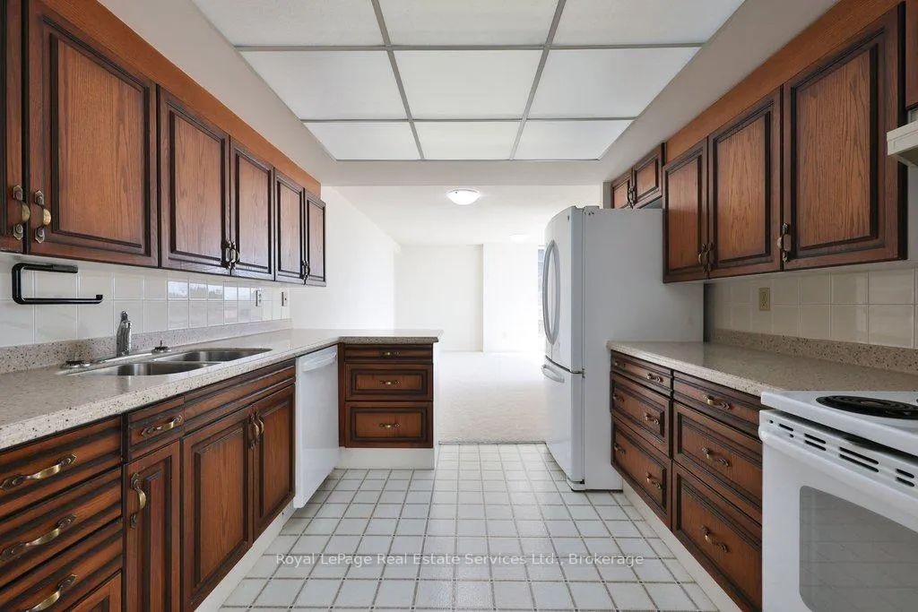 Photo 26 of Unit 208, 2180 Marine Drive, Oakville, Bronte — HOMEH