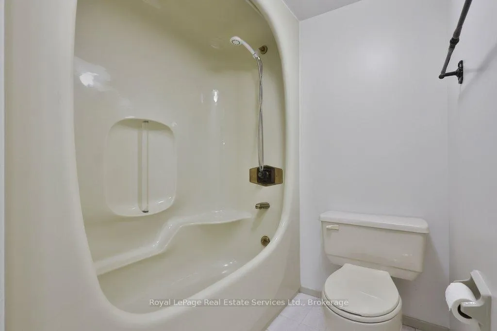 Photo 35 of Unit 208, 2180 Marine Drive, Oakville, Bronte — HOMEH