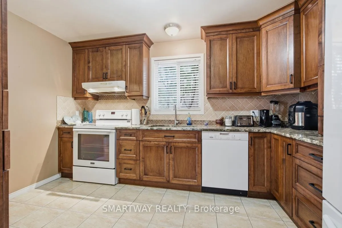 Photo 10 of 646 Ridgeview Drive, London, East A — HOMEH