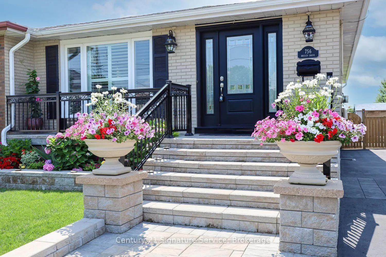 Photo 2 of 756 Breezy Drive, Pickering, West Shore — HOMEH