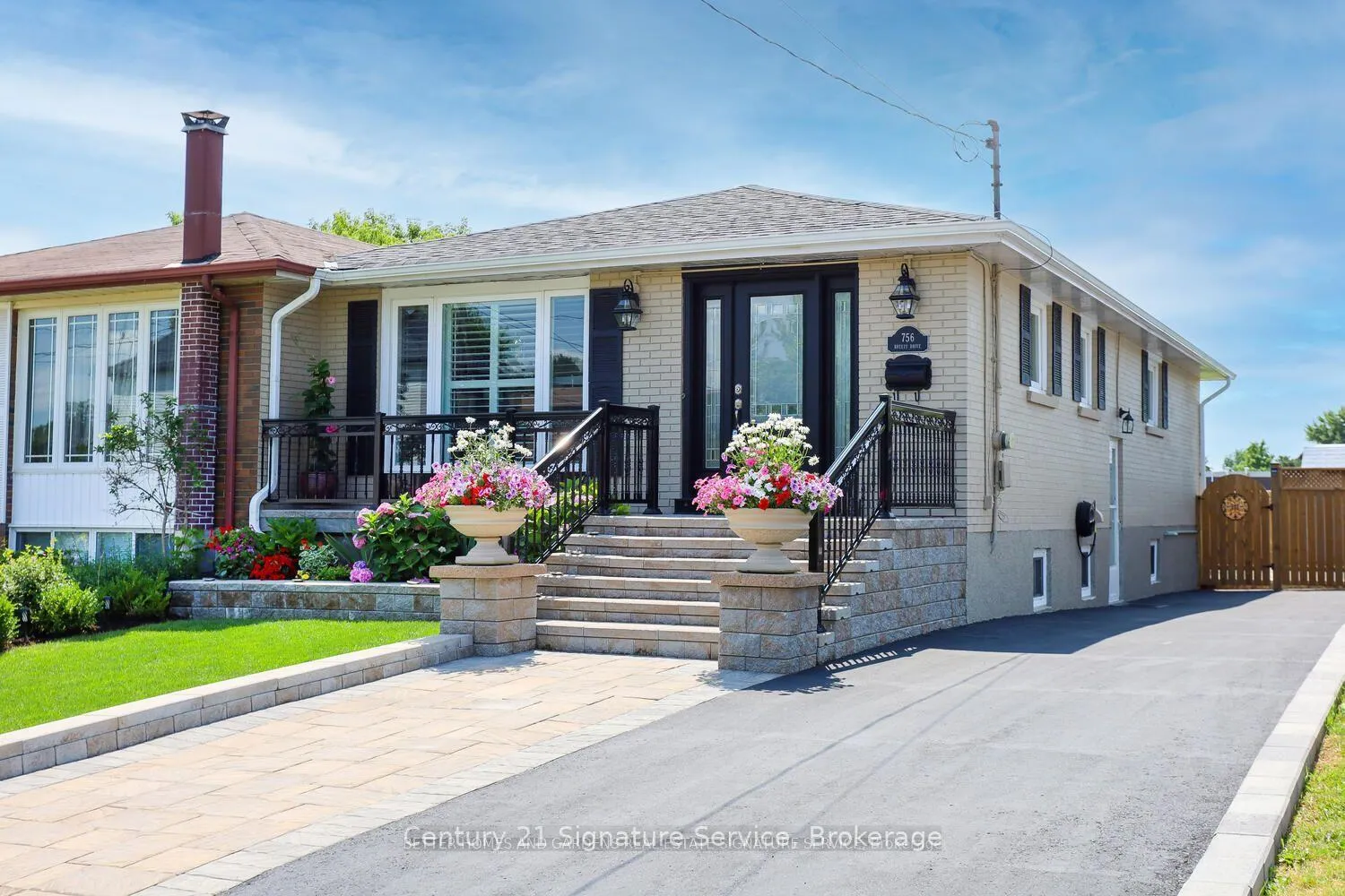 Photo 3 of 756 Breezy Drive, Pickering, West Shore — HOMEH