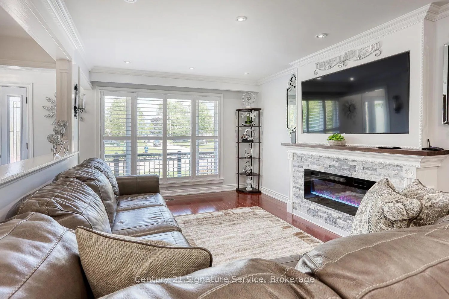Photo 5 of 756 Breezy Drive, Pickering, West Shore — HOMEH
