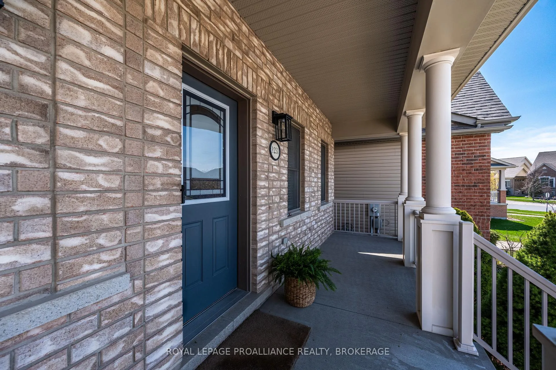 Photo 2 of 1233 Crossfield Avenue, Kingston, City Northwest — HOMEH