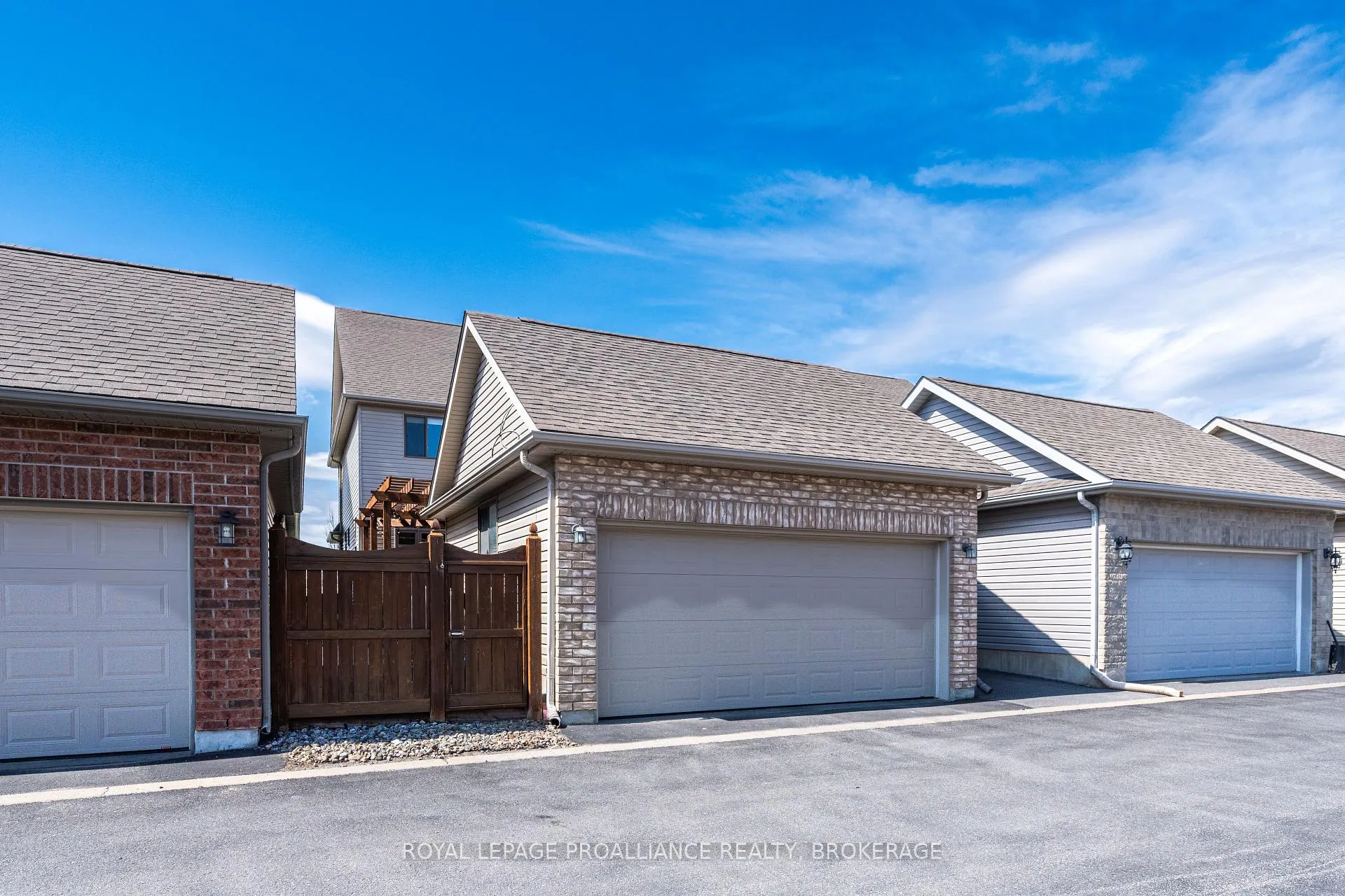 Photo 4 of 1233 Crossfield Avenue, Kingston, City Northwest — HOMEH