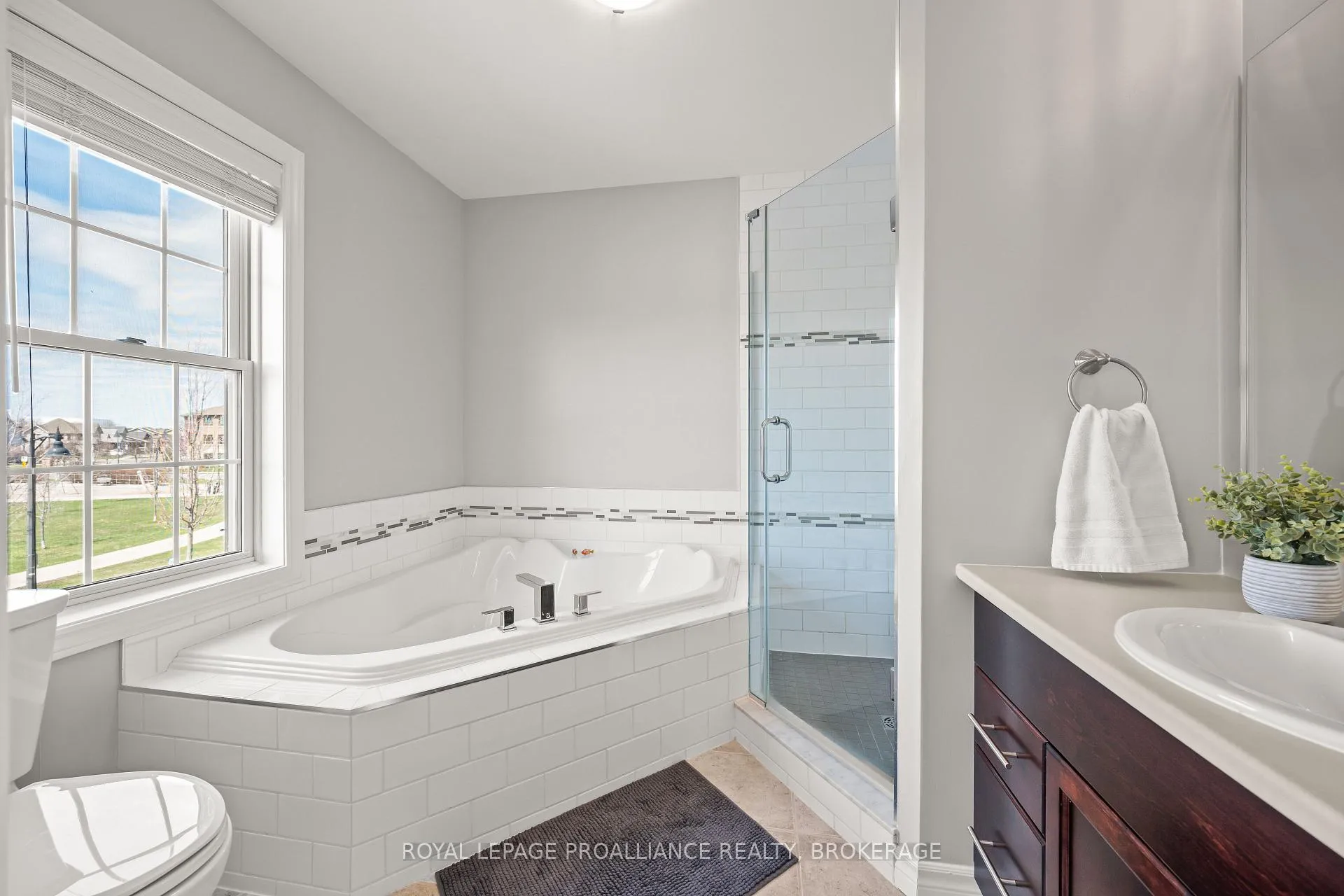 Photo 23 of 1233 Crossfield Avenue, Kingston, City Northwest — HOMEH