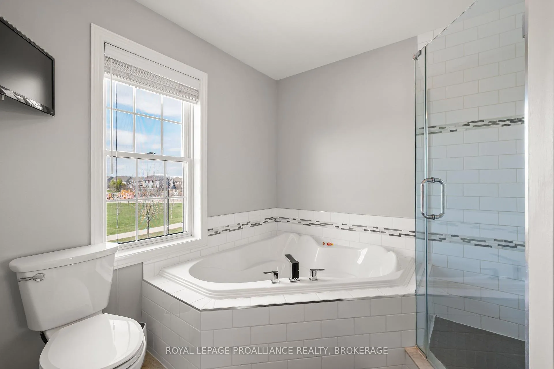 Photo 24 of 1233 Crossfield Avenue, Kingston, City Northwest — HOMEH