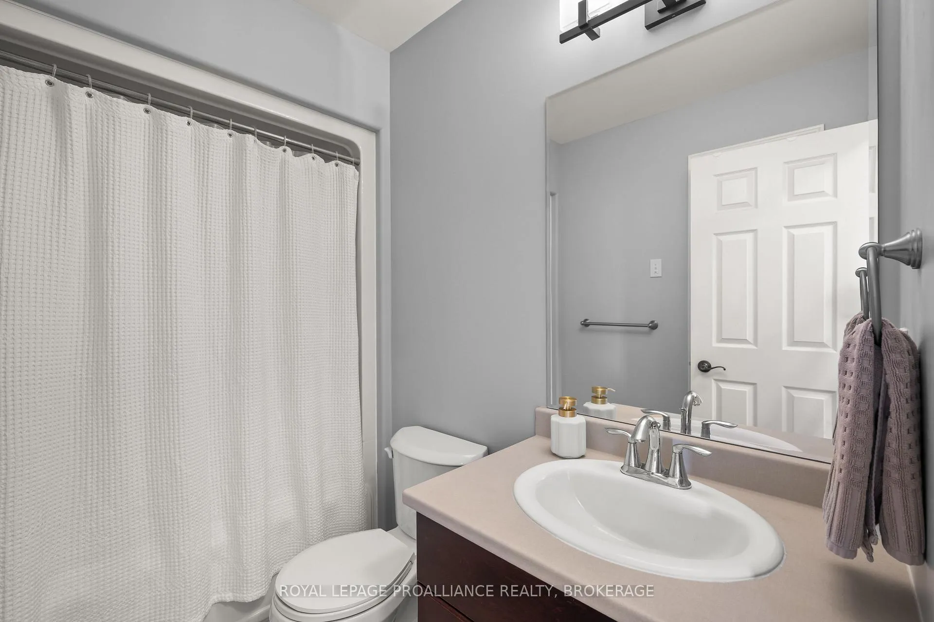 Photo 30 of 1233 Crossfield Avenue, Kingston, City Northwest — HOMEH