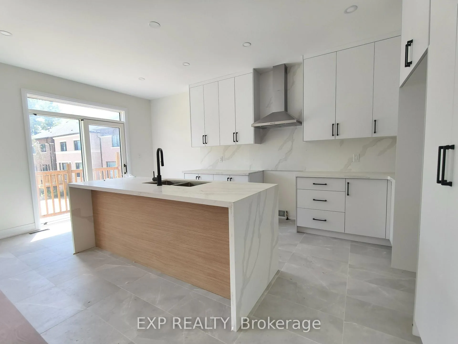 Photo 8 of 7 Dagenham Drive, Whitby, Williamsburg — HOMEH