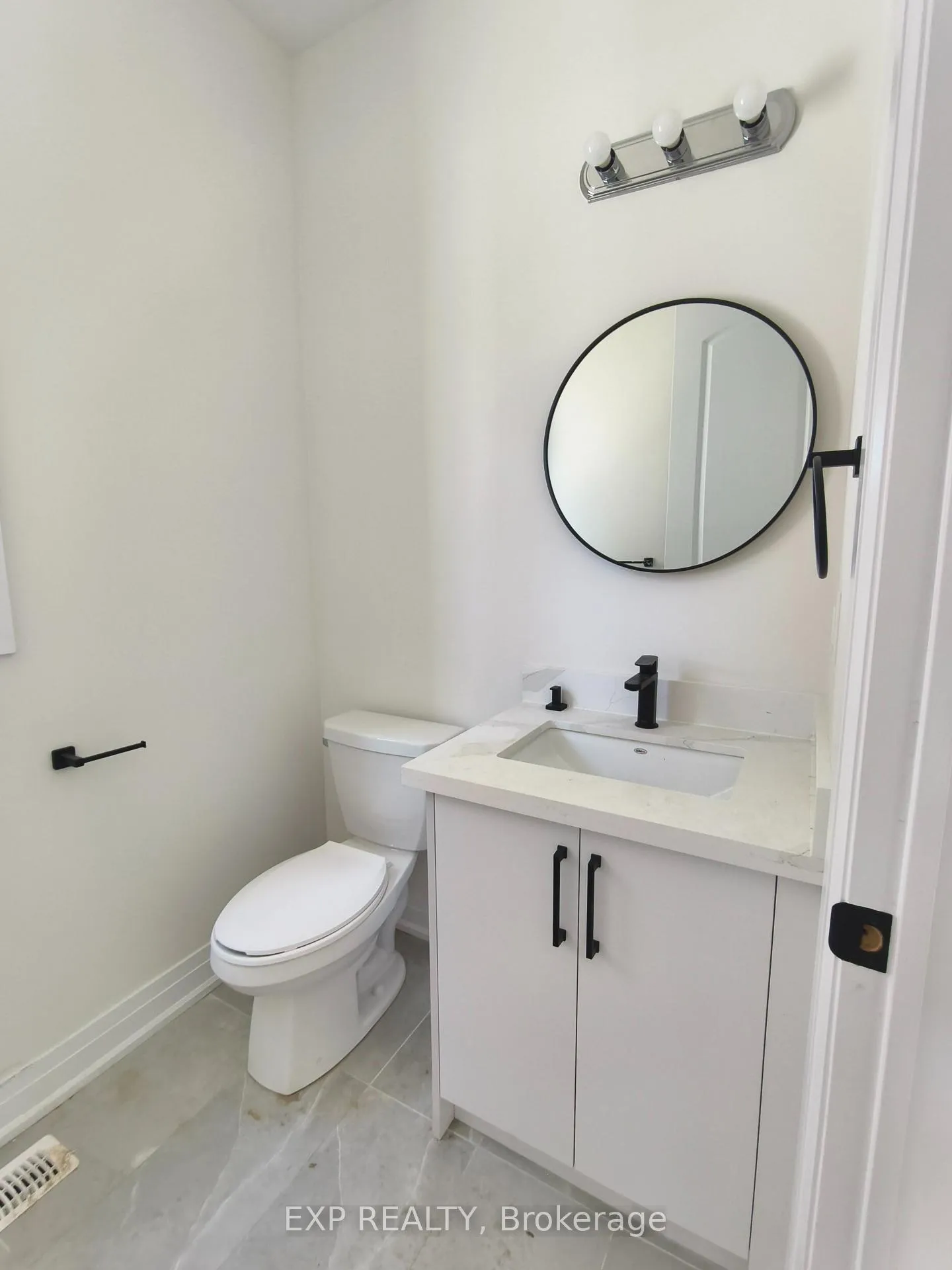 Photo 10 of 7 Dagenham Drive, Whitby, Williamsburg — HOMEH