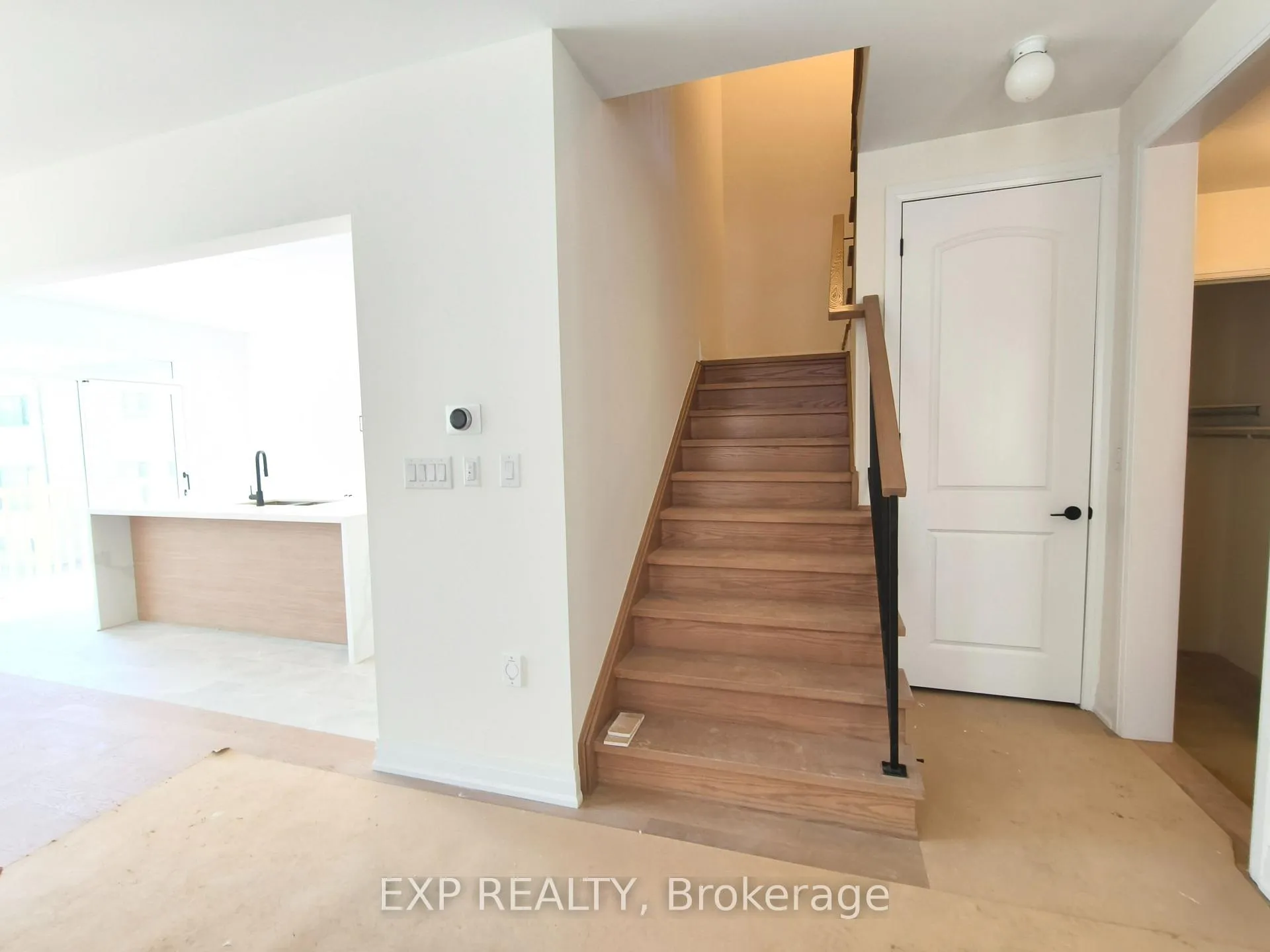 Photo 12 of 7 Dagenham Drive, Whitby, Williamsburg — HOMEH