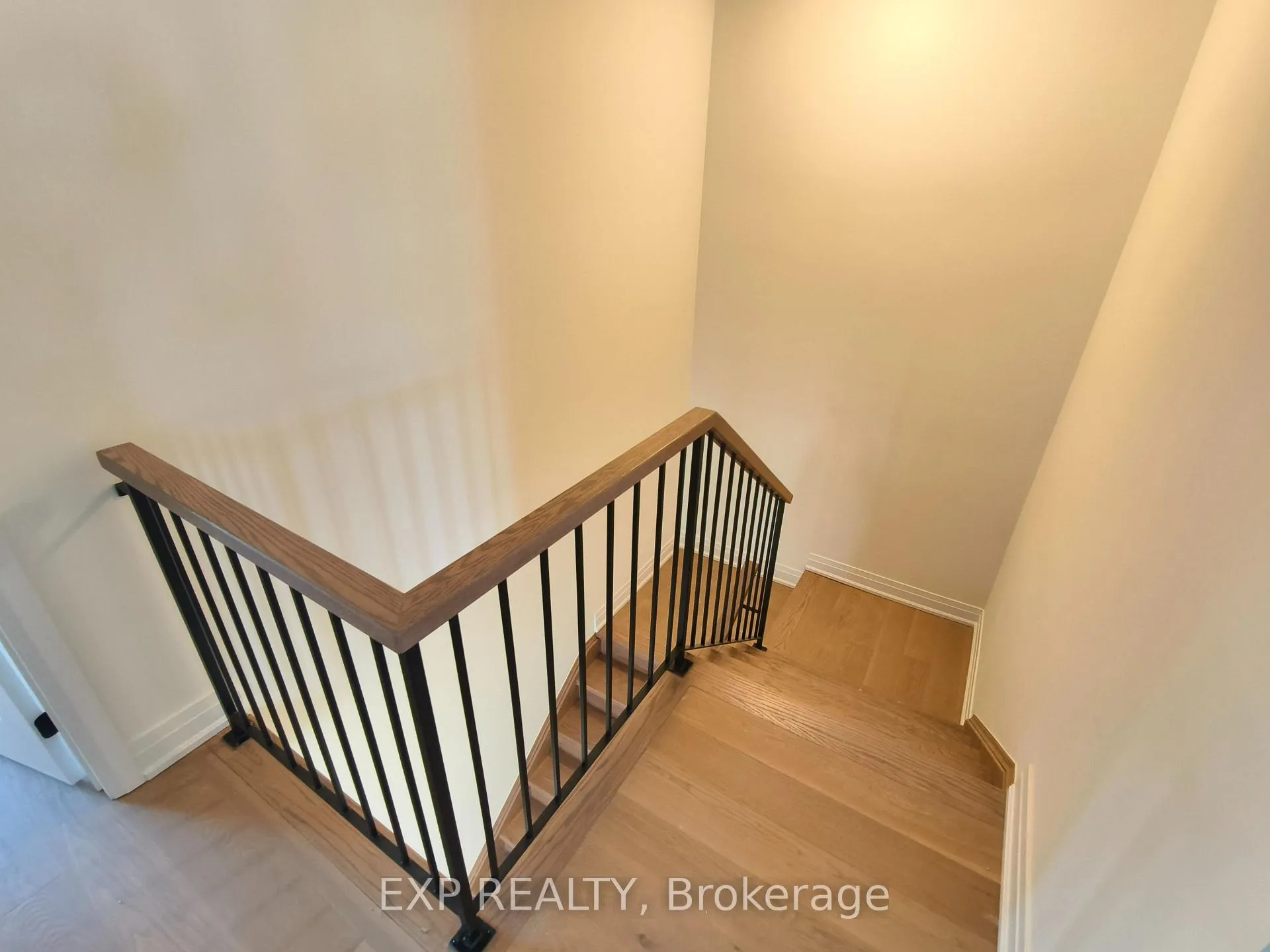 Photo 13 of 7 Dagenham Drive, Whitby, Williamsburg — HOMEH
