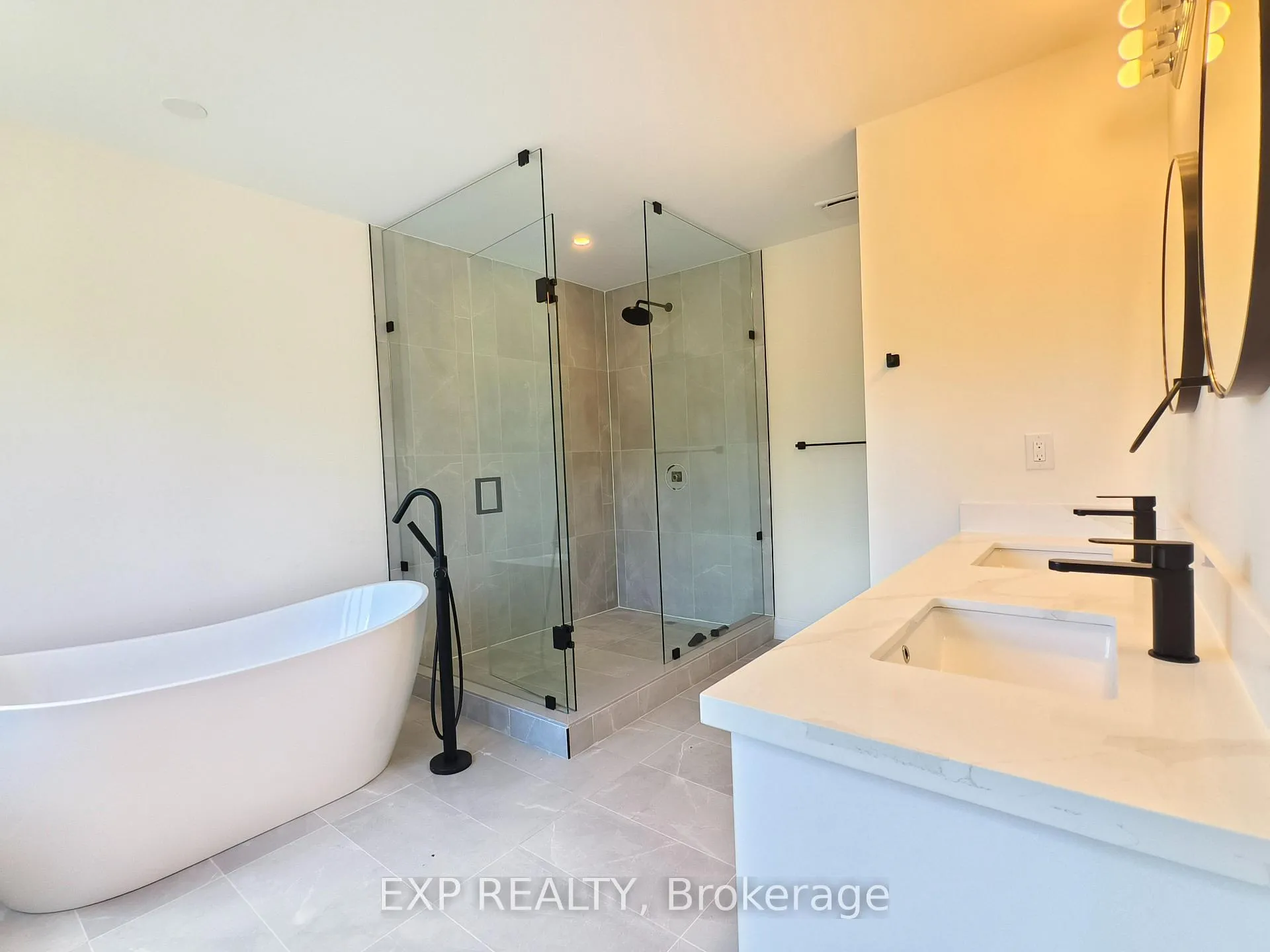 Photo 18 of 7 Dagenham Drive, Whitby, Williamsburg — HOMEH