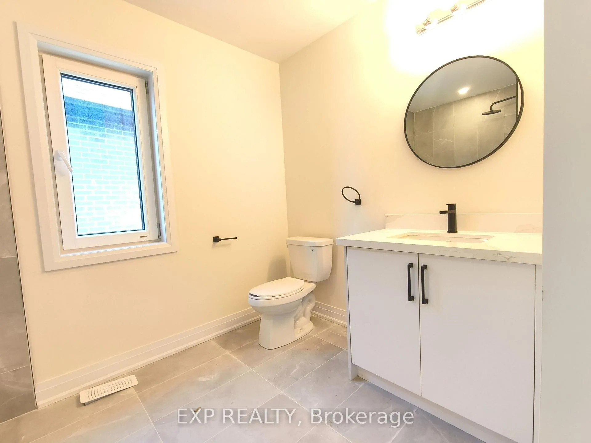 Photo 23 of 7 Dagenham Drive, Whitby, Williamsburg — HOMEH