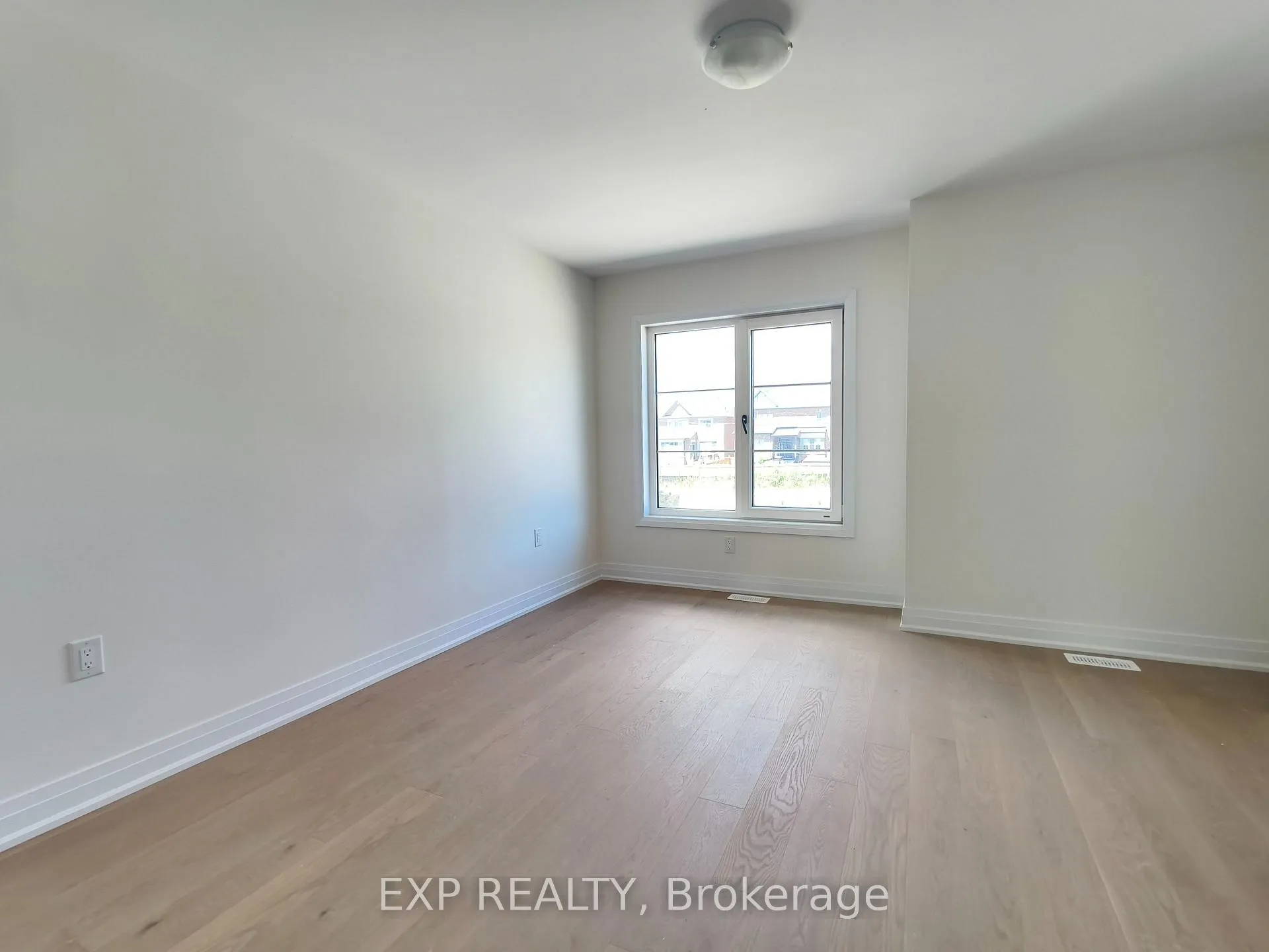 Photo 25 of 7 Dagenham Drive, Whitby, Williamsburg — HOMEH