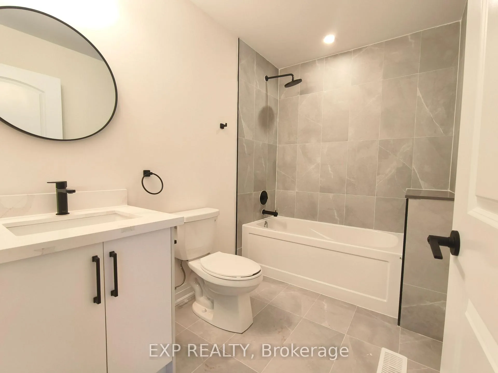 Photo 27 of 7 Dagenham Drive, Whitby, Williamsburg — HOMEH
