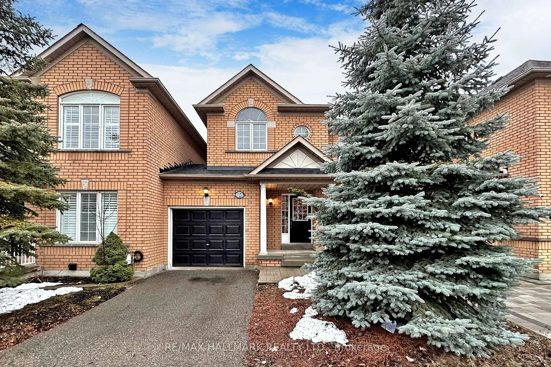 Front of 55 Walkview Crescent