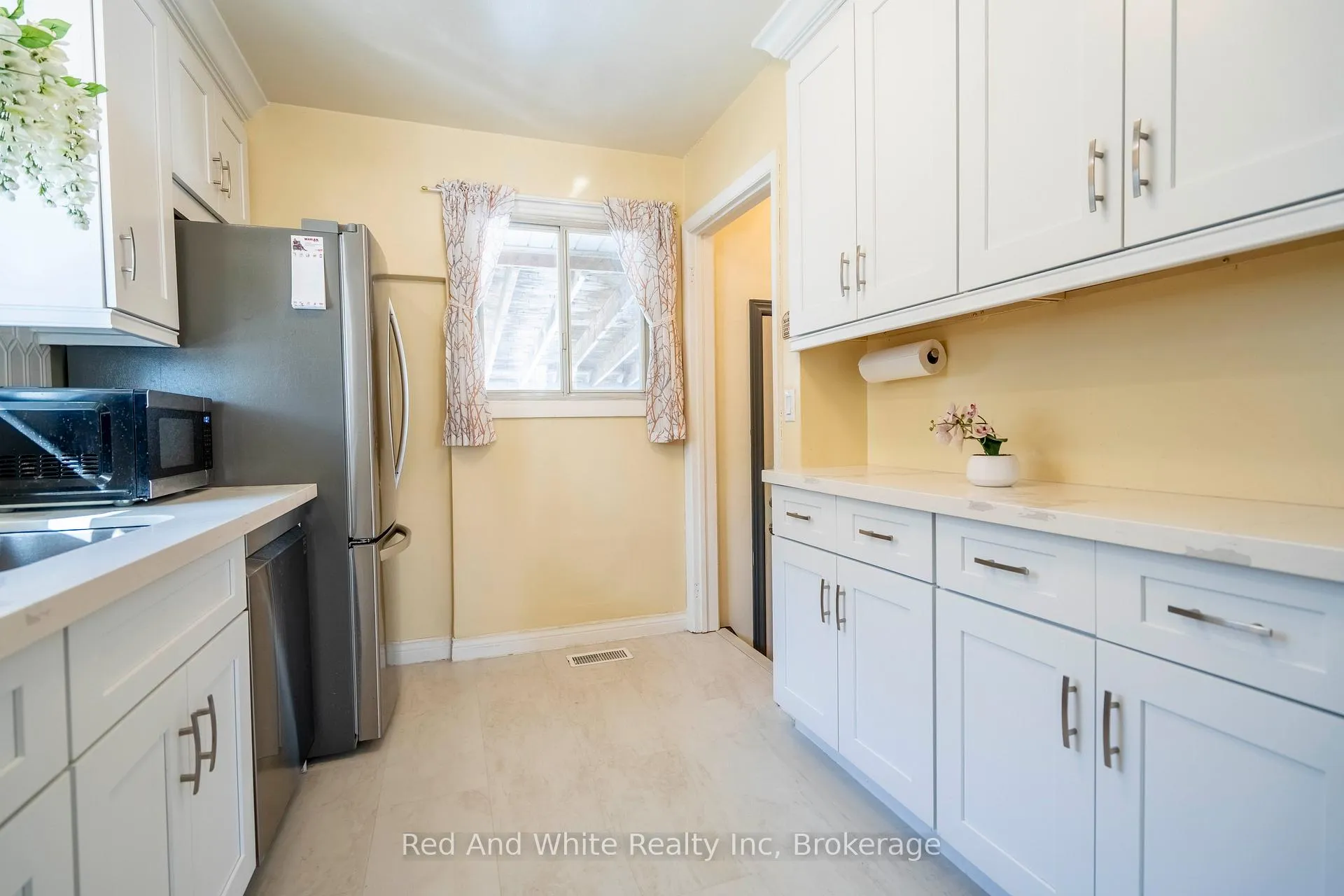 Photo 13 of 1034 Winterhalt Avenue, Cambridge — HOMEH