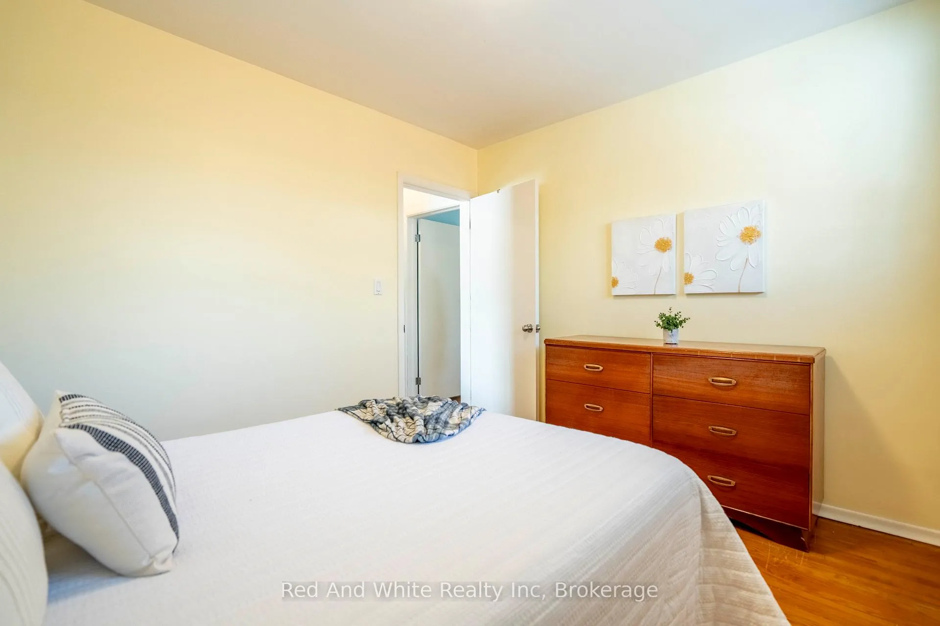 Photo 18 of 1034 Winterhalt Avenue, Cambridge — HOMEH