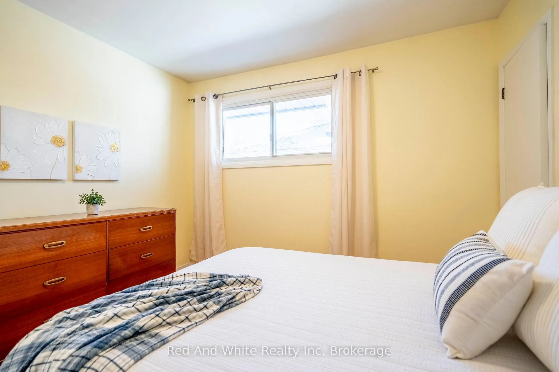 Photo 19 of 1034 Winterhalt Avenue, Cambridge — HOMEH