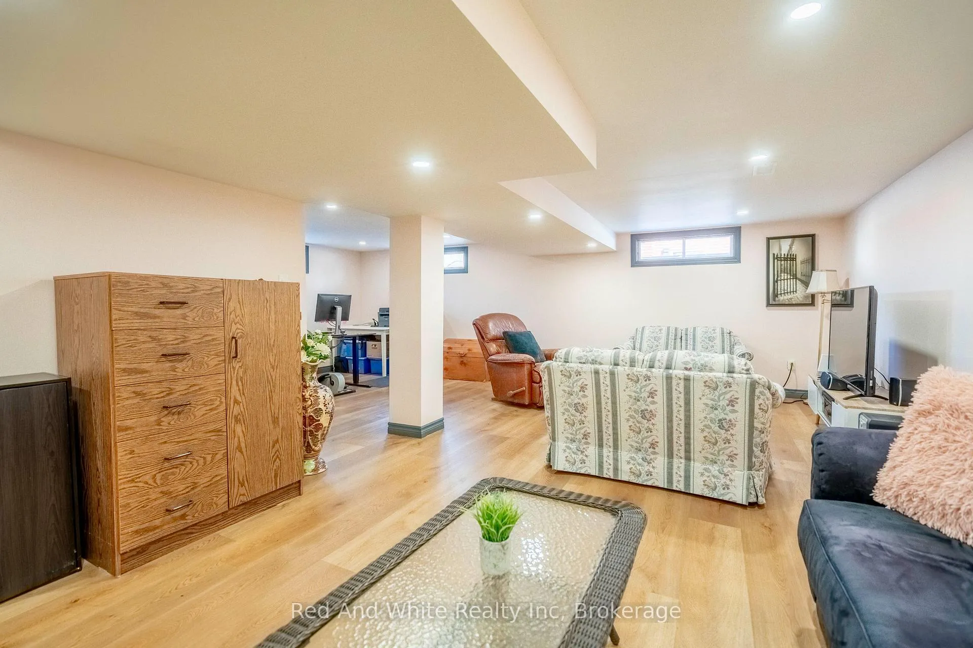 Photo 26 of 1034 Winterhalt Avenue, Cambridge — HOMEH