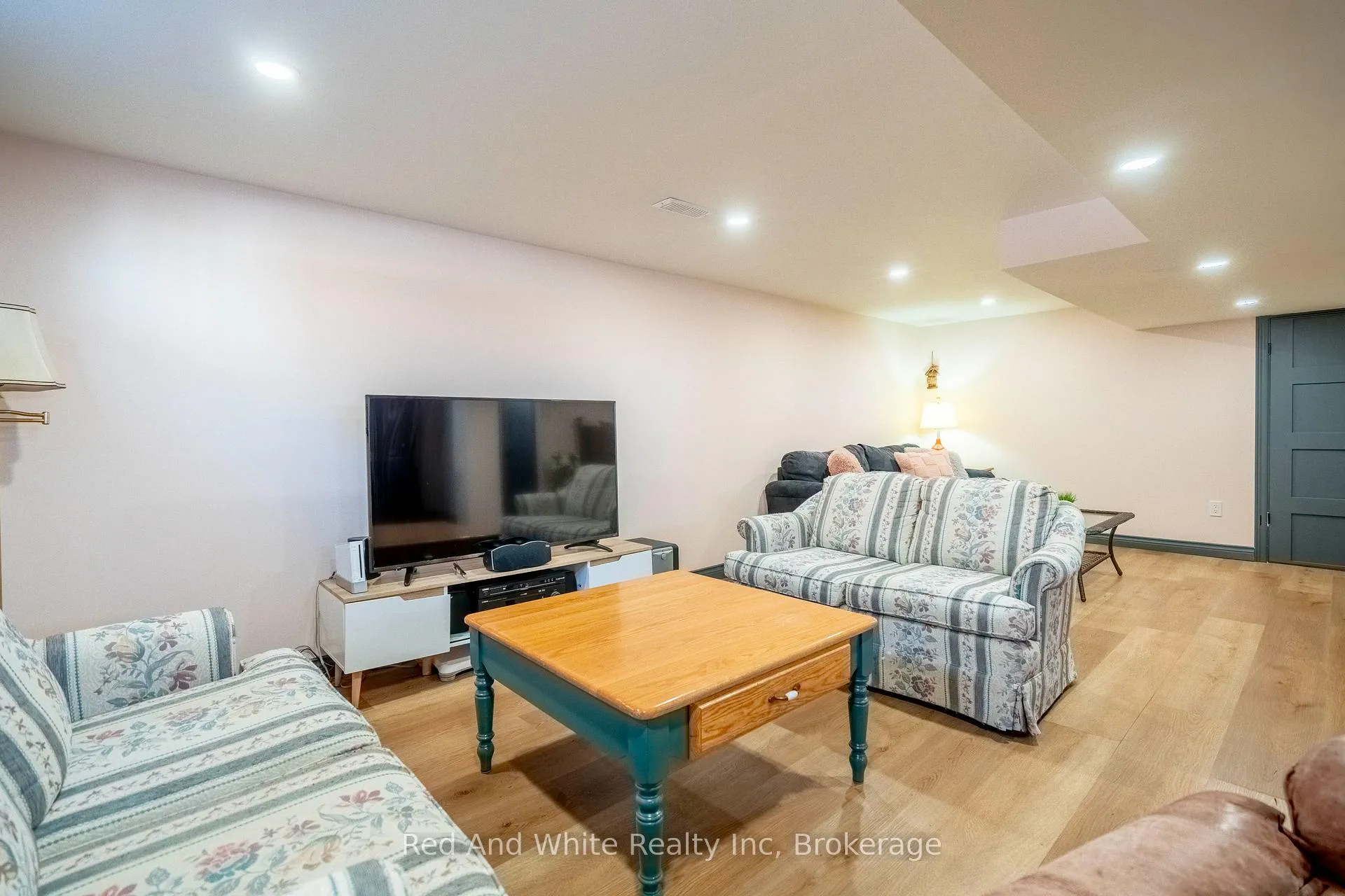 Photo 31 of 1034 Winterhalt Avenue, Cambridge — HOMEH
