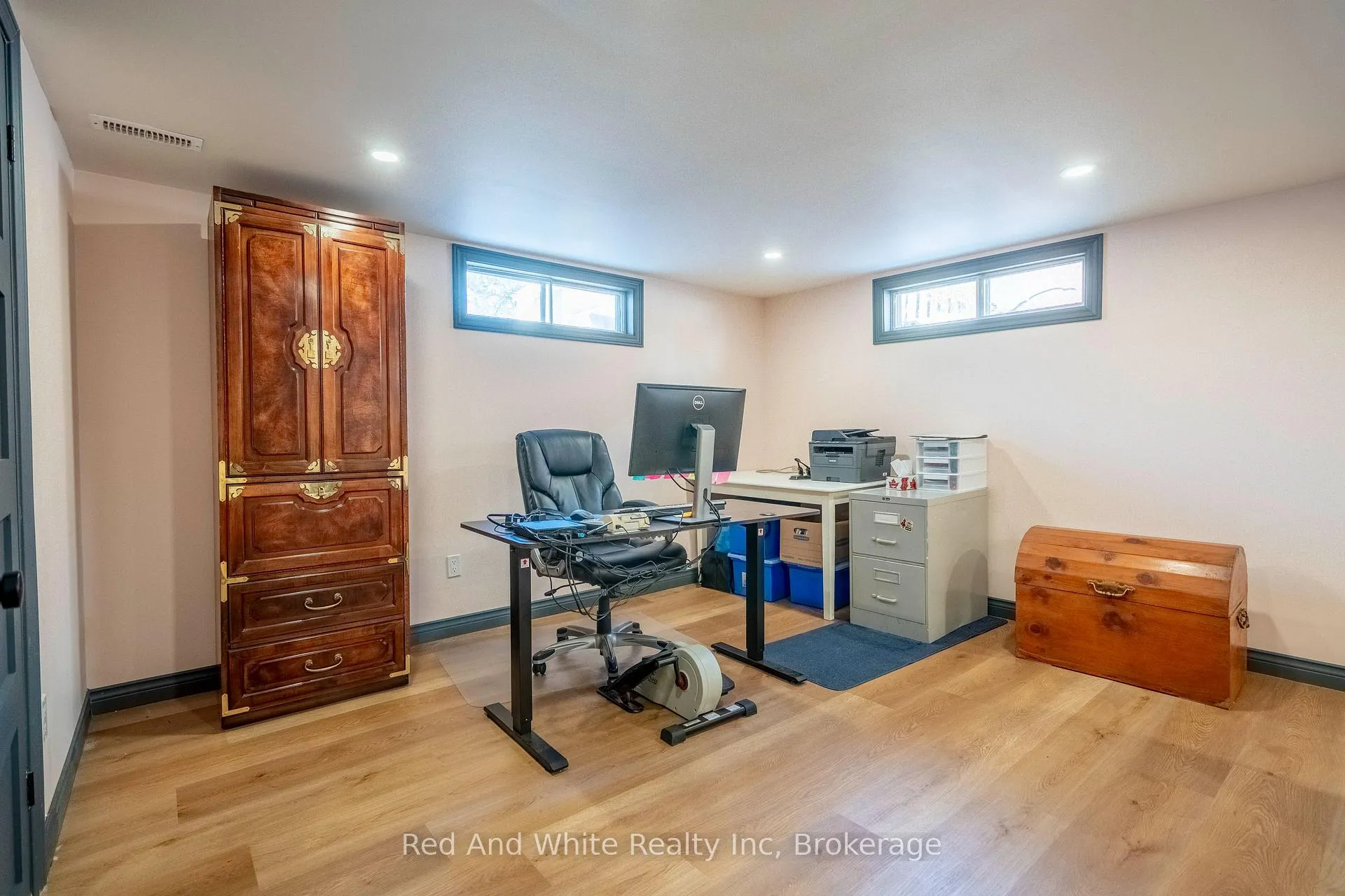 Photo 34 of 1034 Winterhalt Avenue, Cambridge — HOMEH
