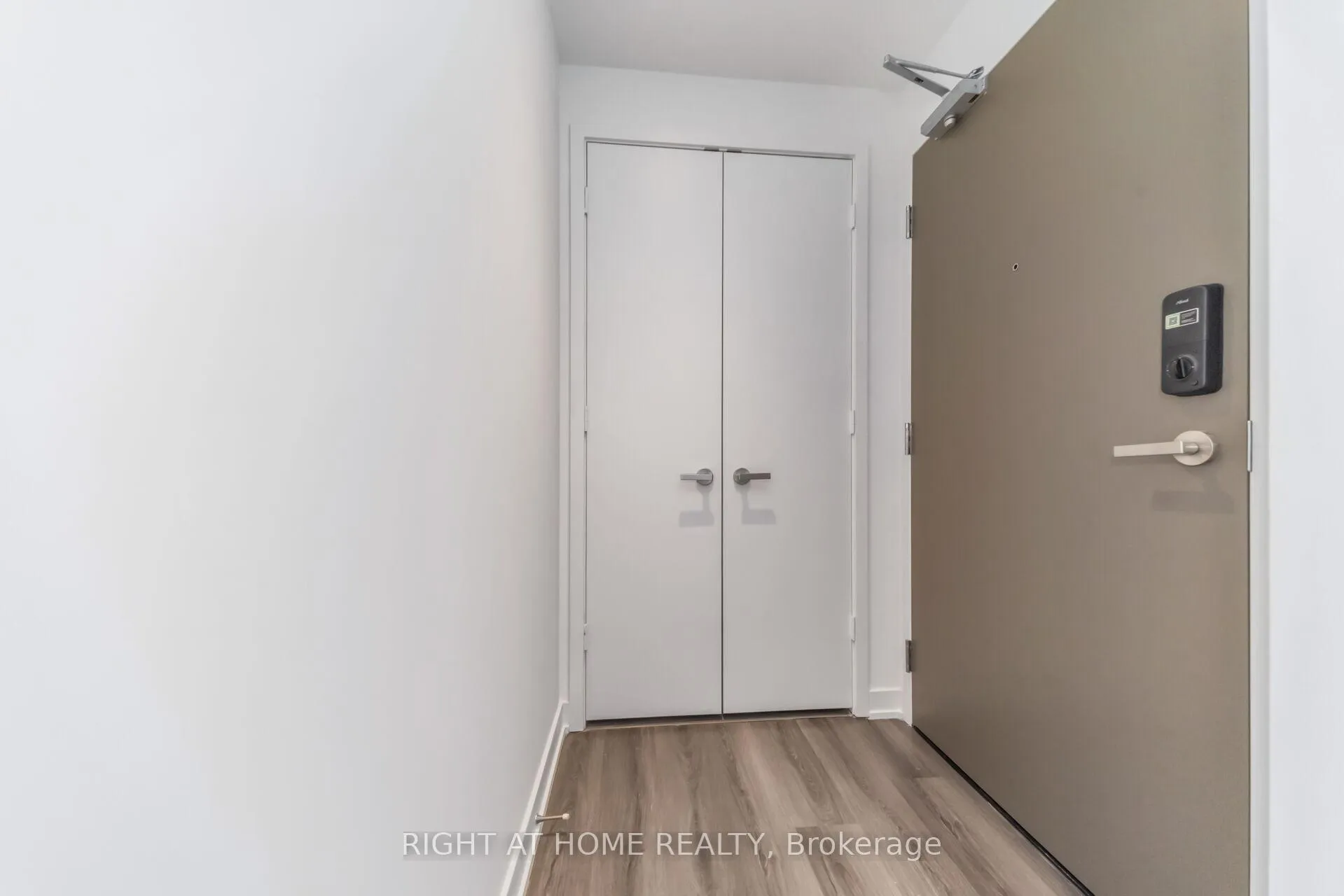 Photo 7 of Unit 3111, 448 Burmhamthorpe Road, Mississauga, City Centre — HOMEH