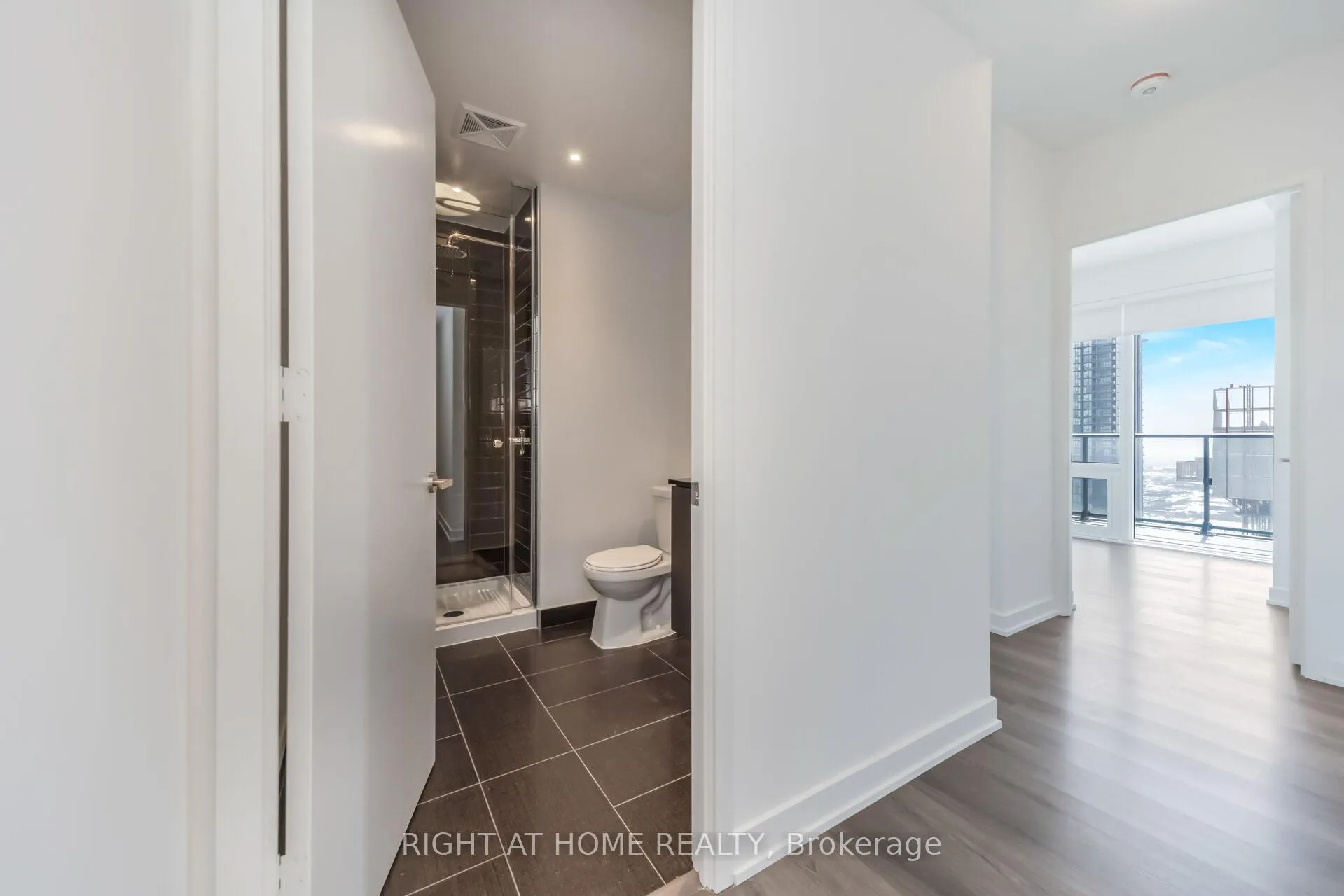 Photo 9 of Unit 3111, 448 Burmhamthorpe Road, Mississauga, City Centre — HOMEH