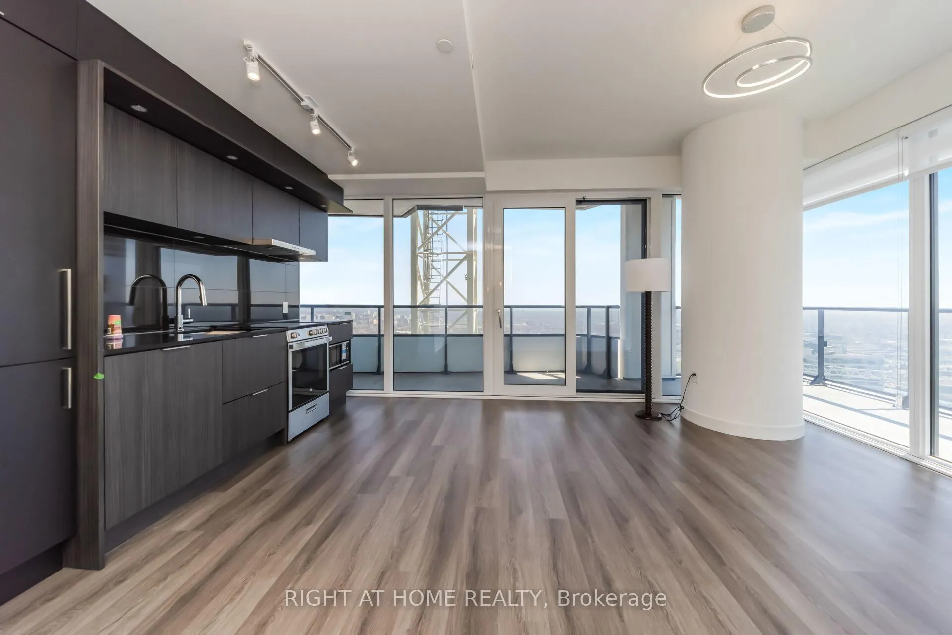 Photo 11 of Unit 3111, 448 Burmhamthorpe Road, Mississauga, City Centre — HOMEH