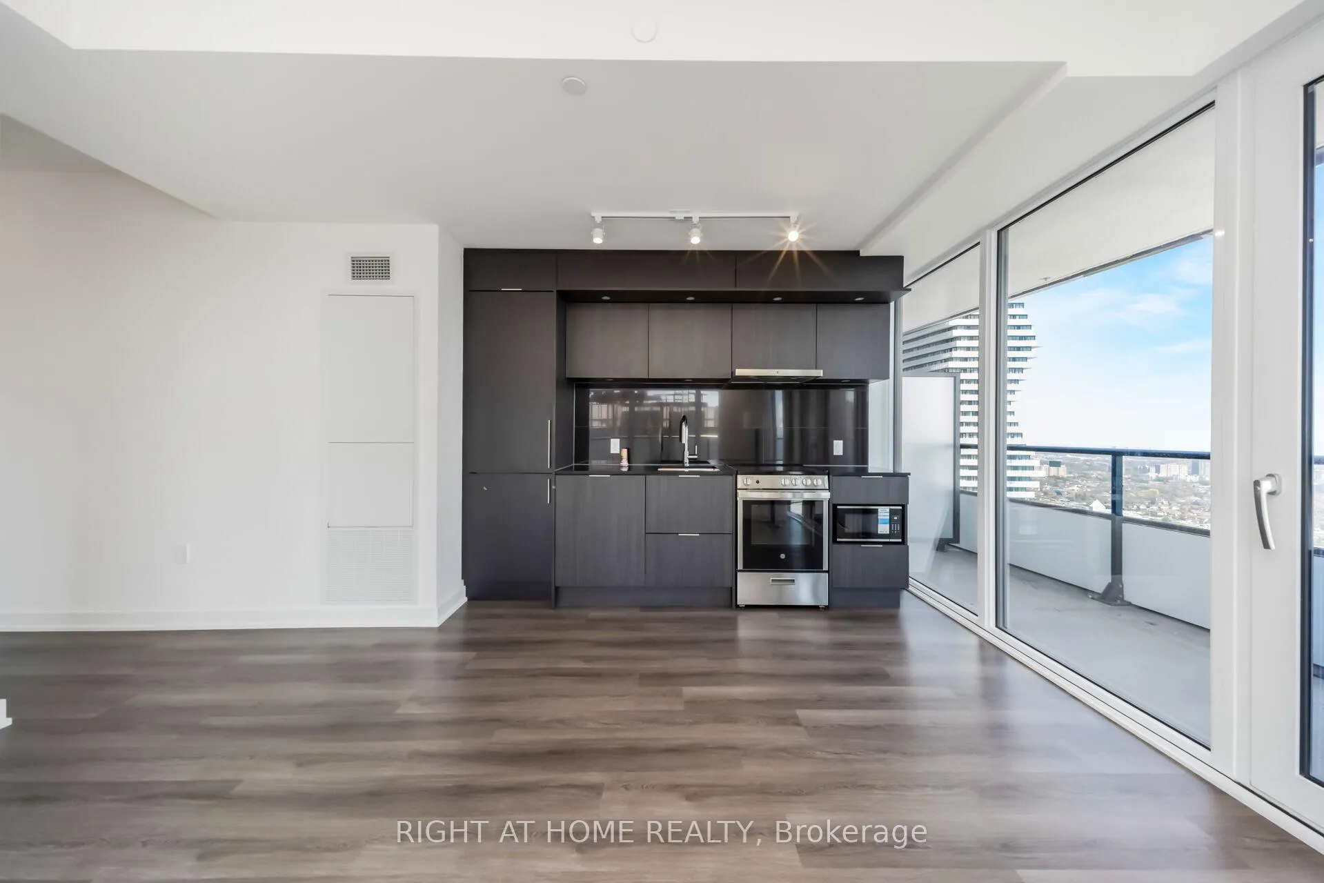 Photo 13 of Unit 3111, 448 Burmhamthorpe Road, Mississauga, City Centre — HOMEH