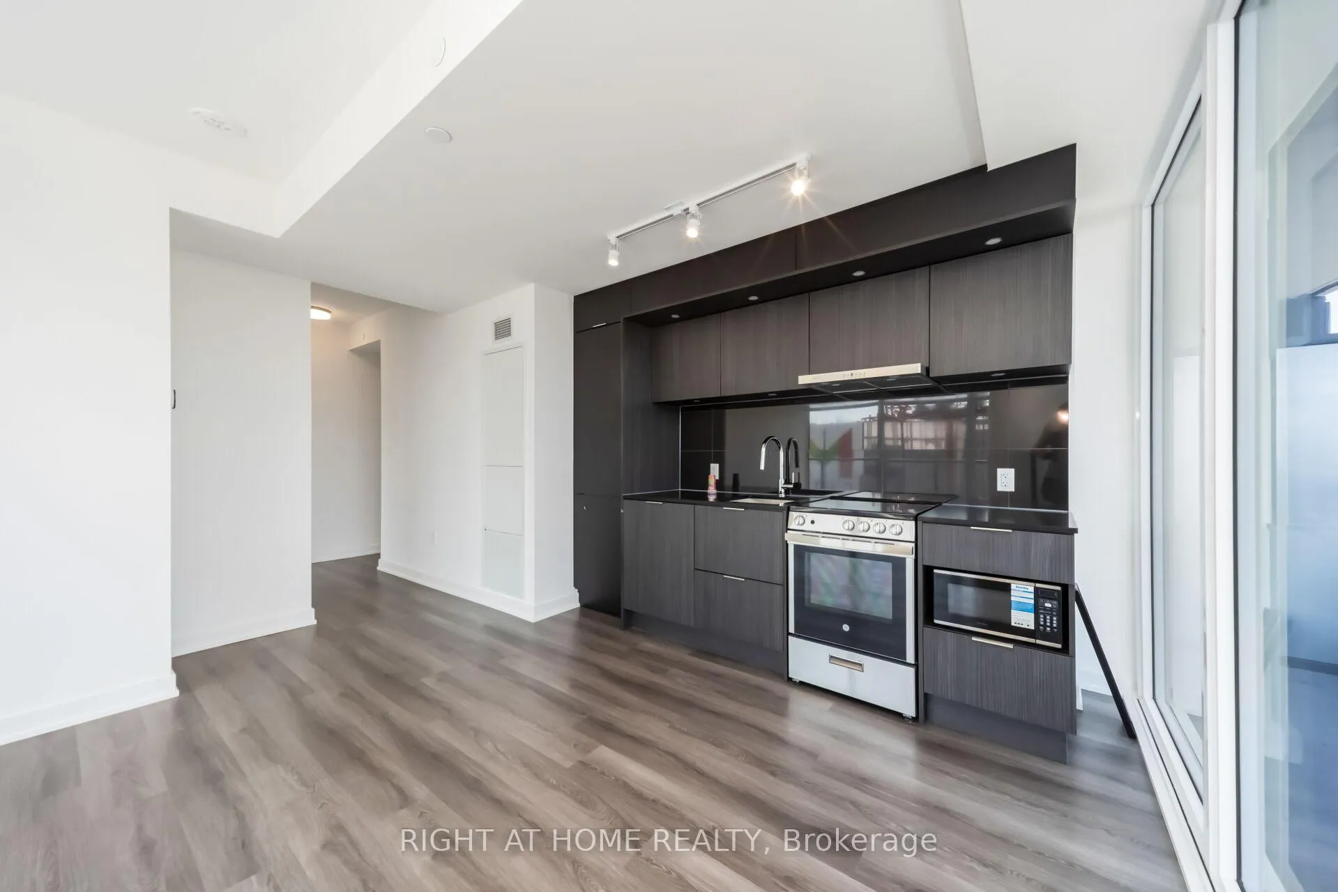 Photo 14 of Unit 3111, 448 Burmhamthorpe Road, Mississauga, City Centre — HOMEH