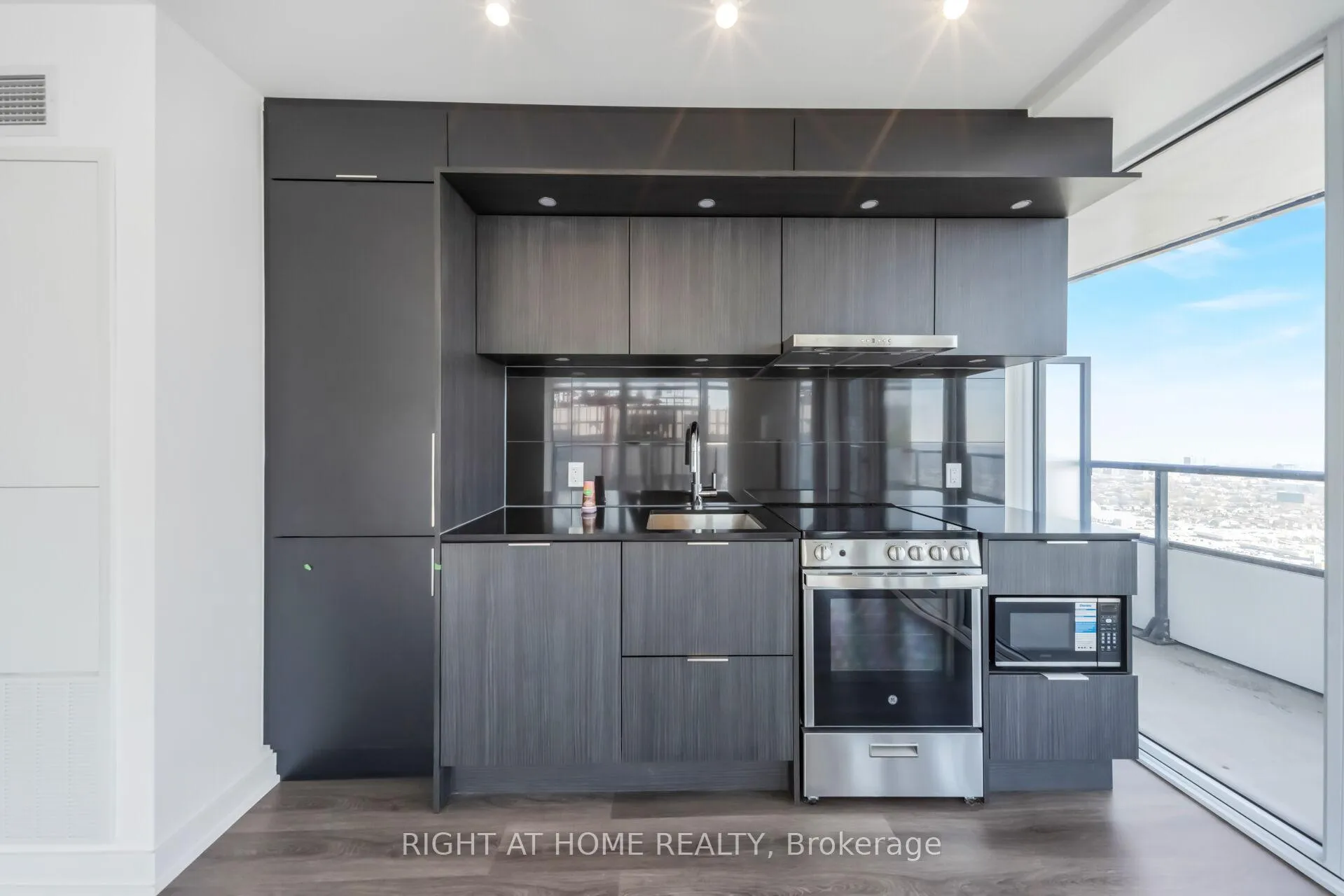 Photo 15 of Unit 3111, 448 Burmhamthorpe Road, Mississauga, City Centre — HOMEH