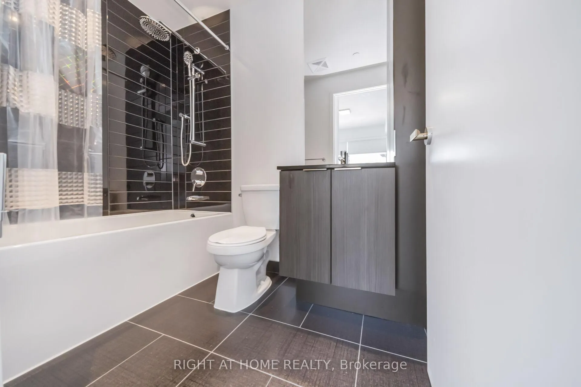 Photo 25 of Unit 3111, 448 Burmhamthorpe Road, Mississauga, City Centre — HOMEH