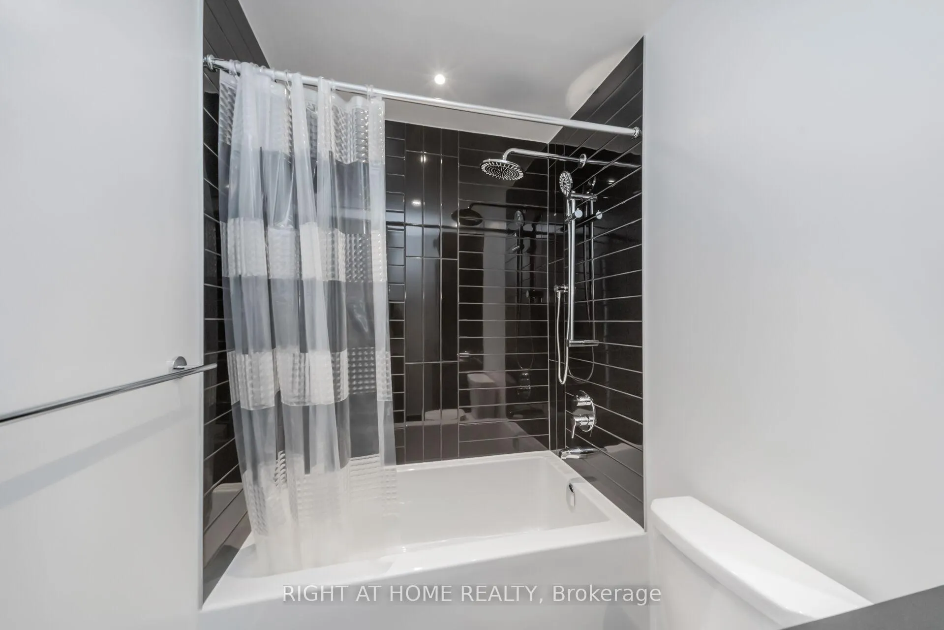 Photo 26 of Unit 3111, 448 Burmhamthorpe Road, Mississauga, City Centre — HOMEH