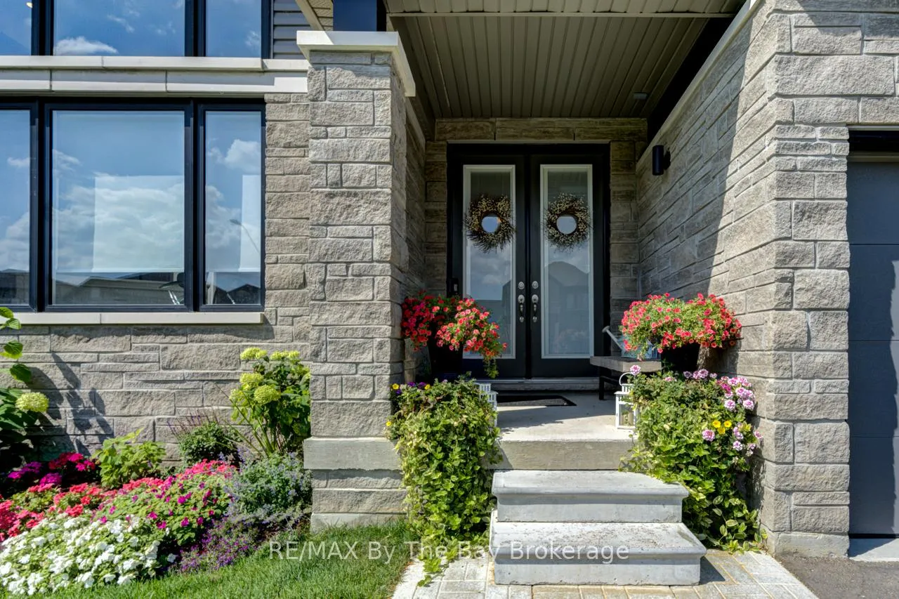Photo 5 of 33 Nicort Road, Wasaga Beach — HOMEH